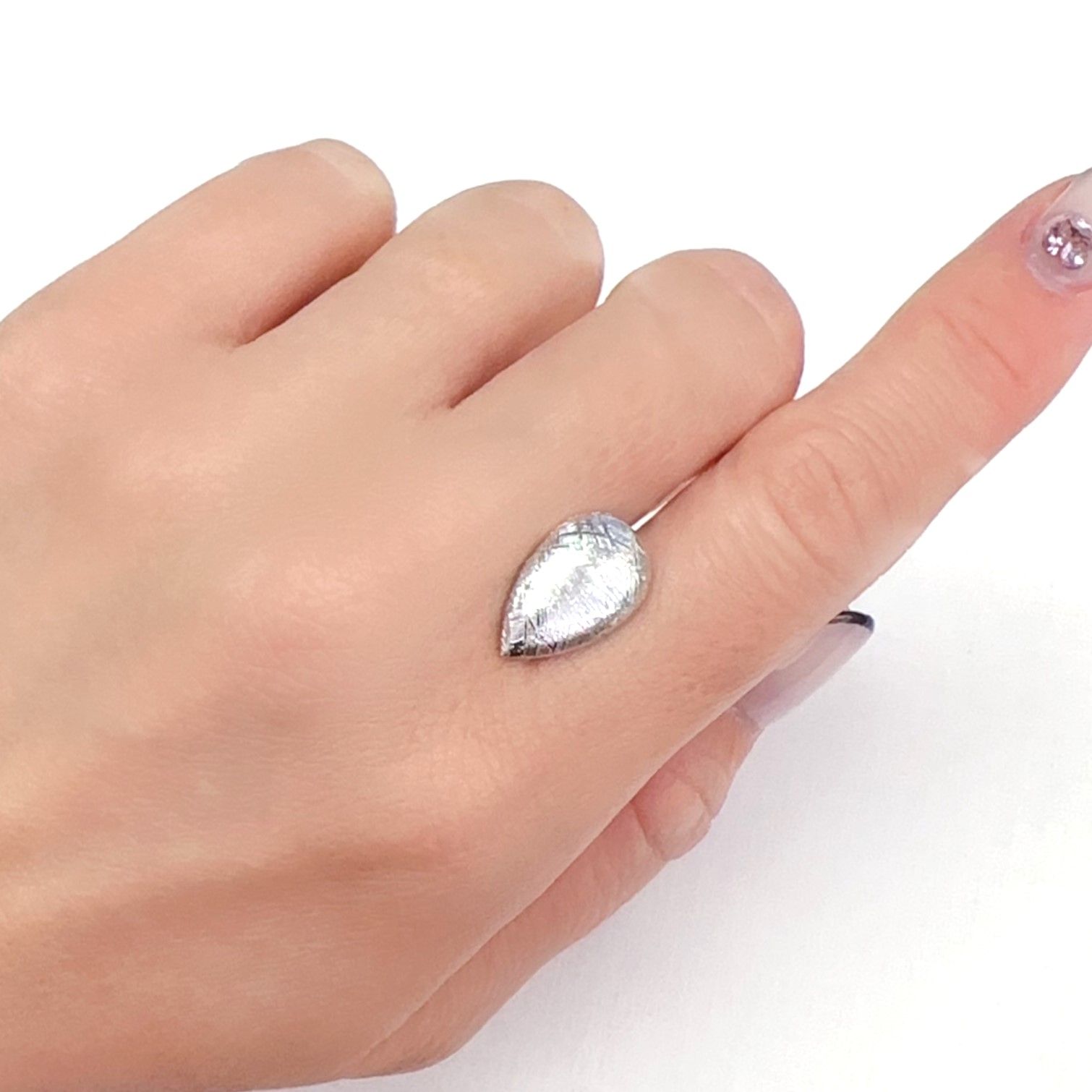 ムオニナルスタ隕石 発見地:スウェーデン 9.83ct[240125800]15.8x9.9mm前後