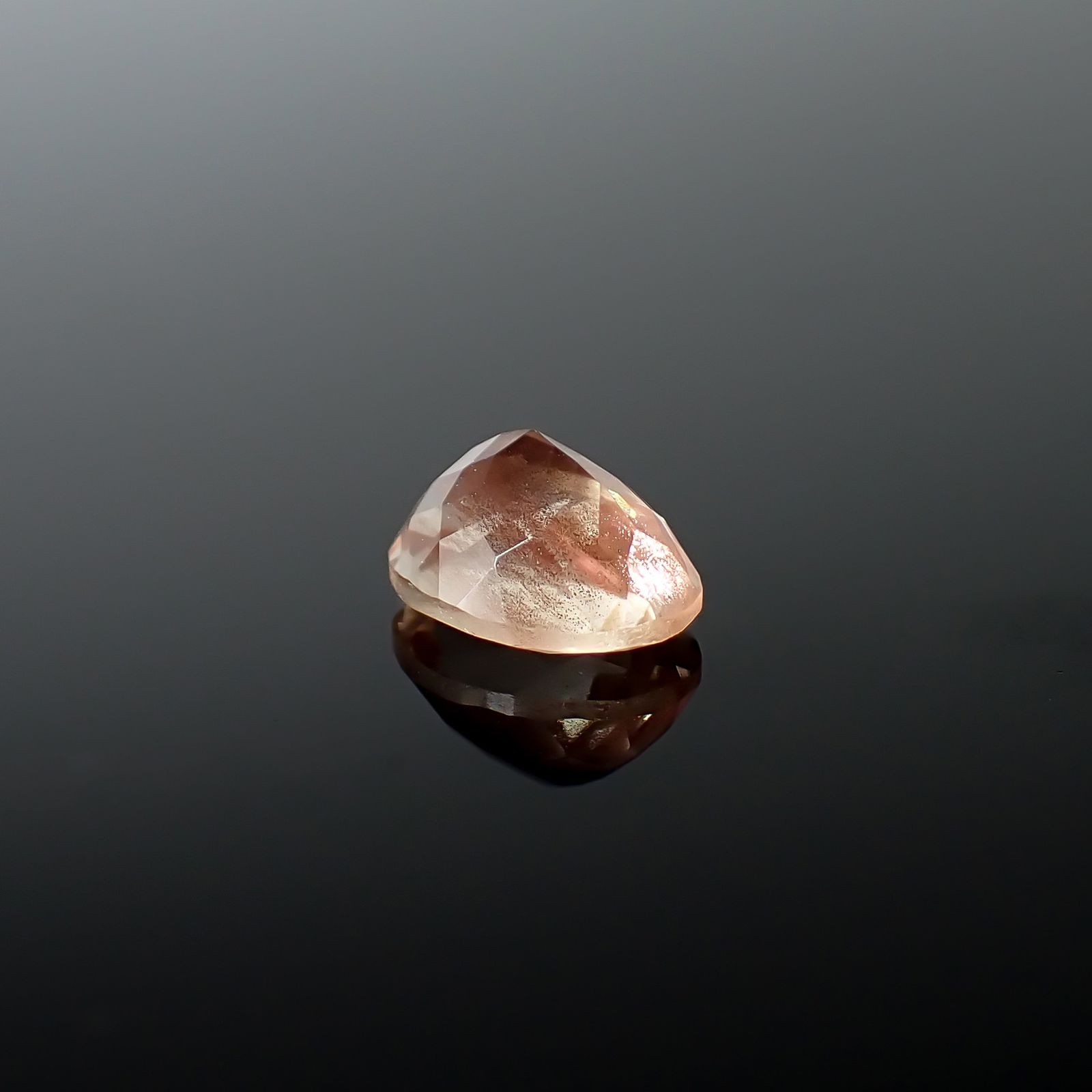 オレゴンサンストーン アメリカ・オレゴン州産 1.34ct / 8x6.1mm前後 [260732639]