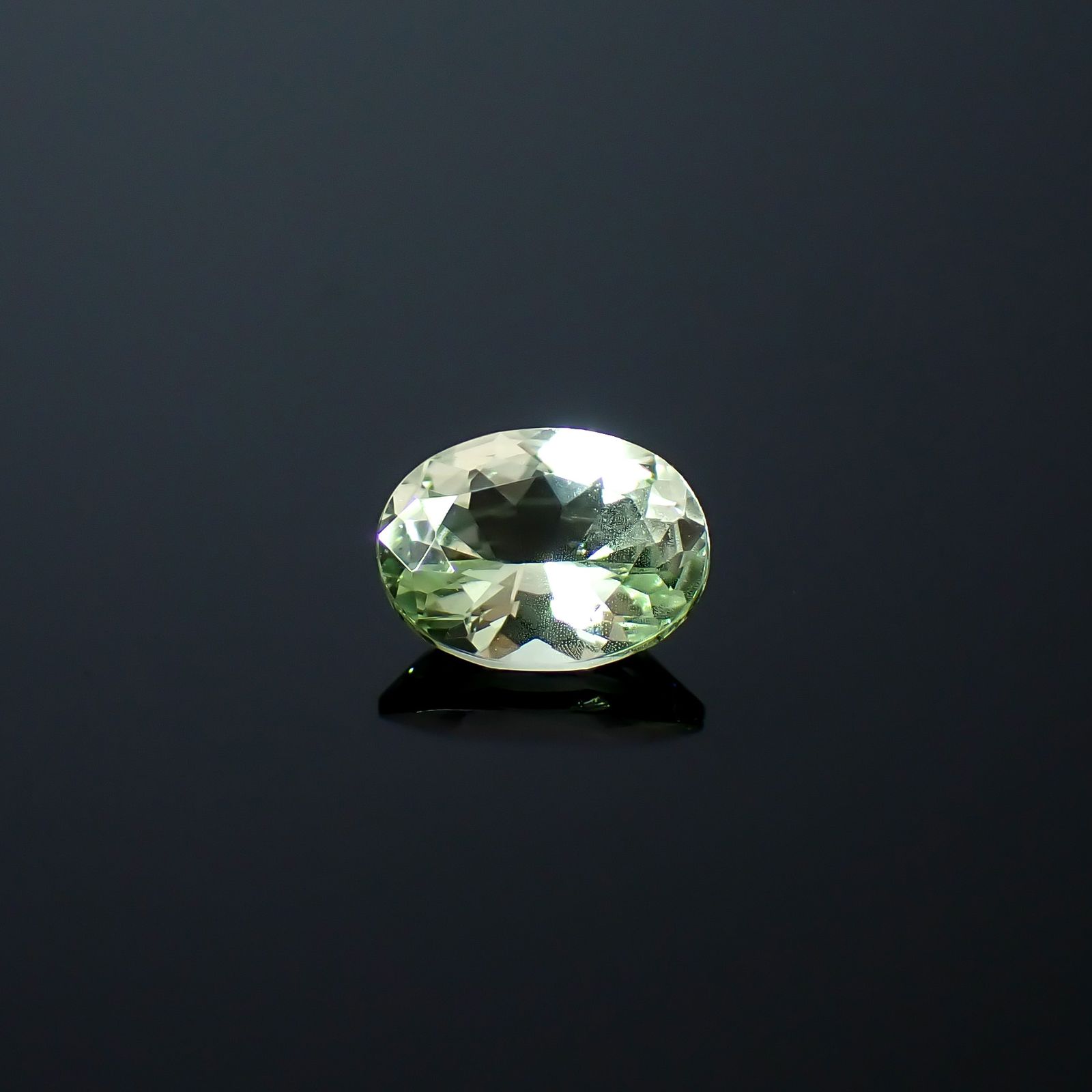 ミントガーネット タンザニア産 0.36ct / 5.2x3.9mm前後 [260932681]