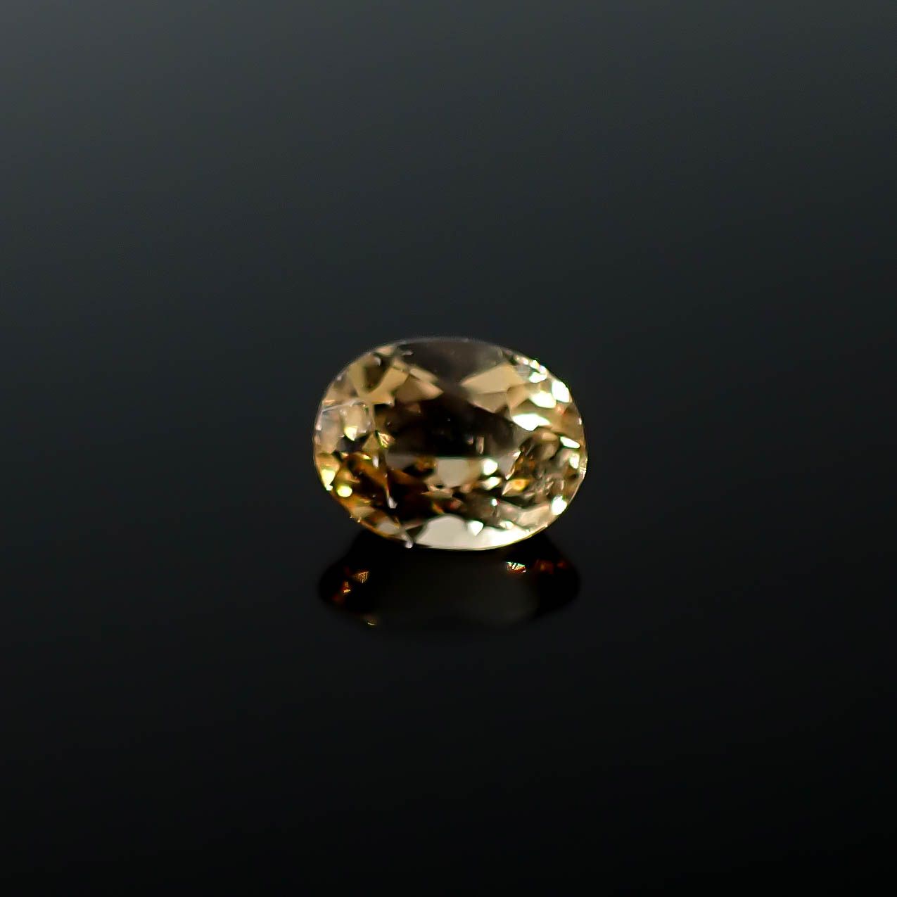 インペリアルトパーズ(宝石名トパーズ)ブラジル産 0.31ct / 4.6x3.6mm前後 [250630496]