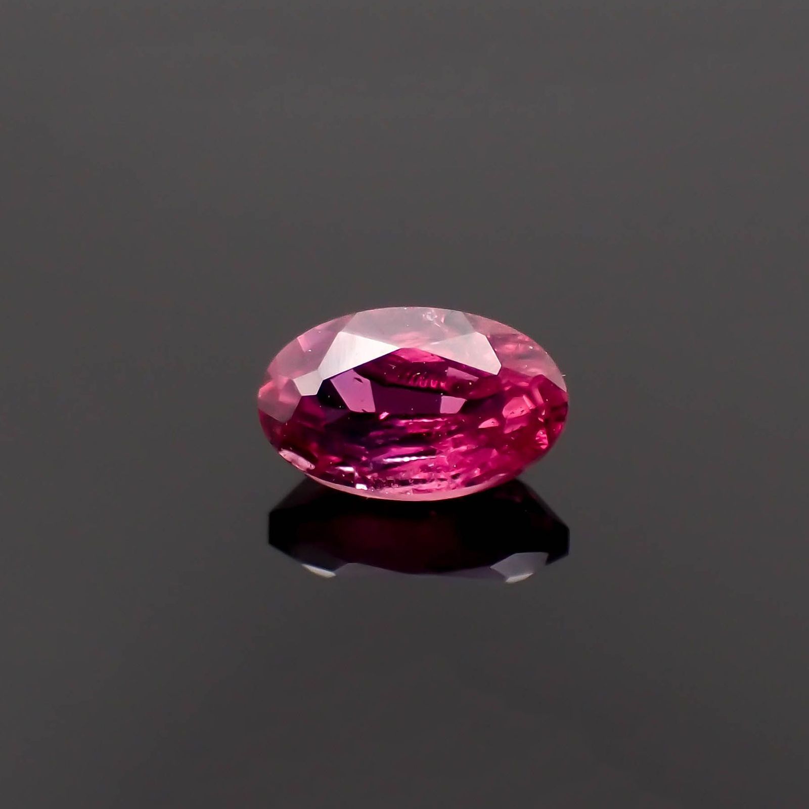 ウィンザーサファイア タンザニア・ウィンザー産 0.38ct [251219588]5.2x3.1mm前後