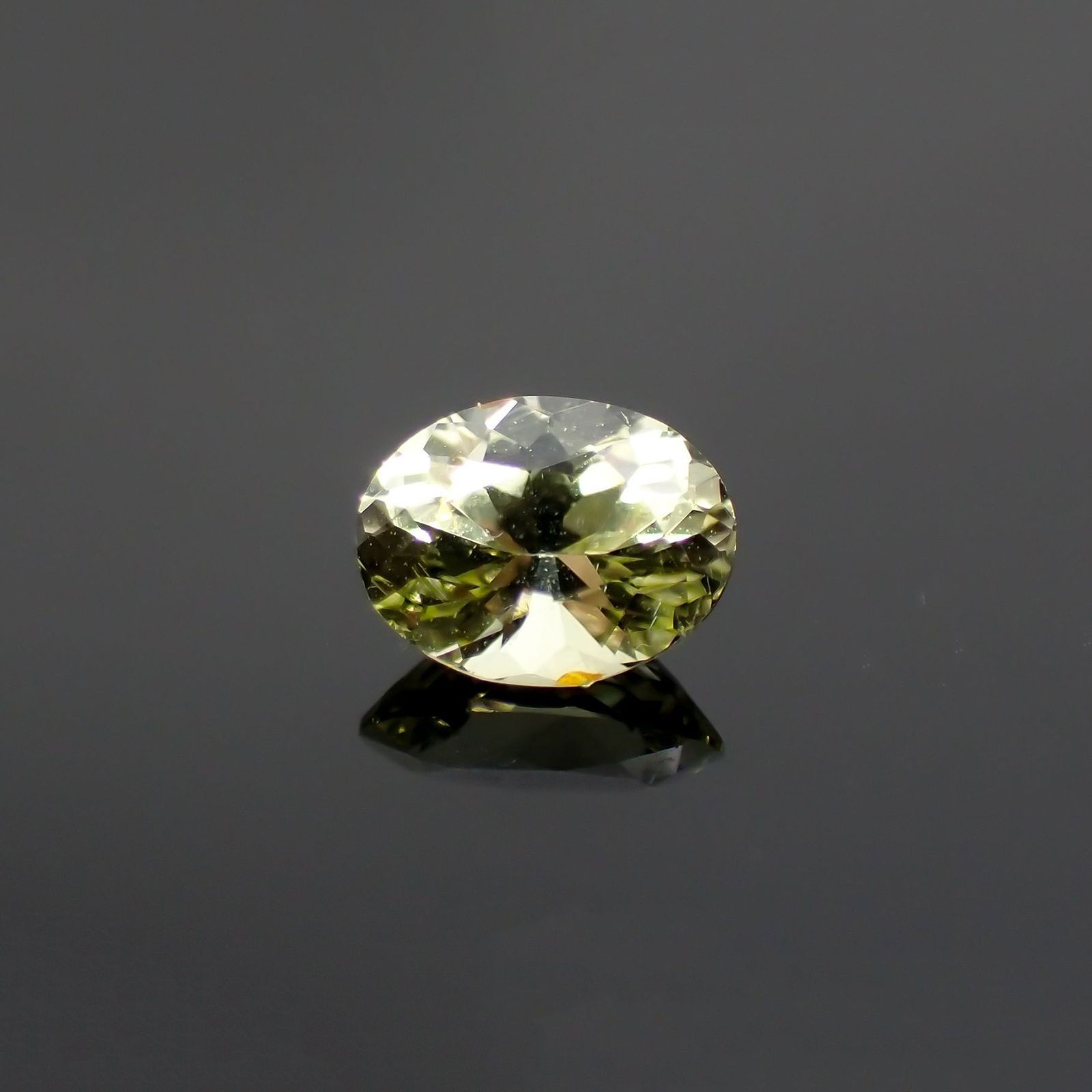クリソベリル(宝石名クリソベリル)マダガスカル産 識別済 0.46ct / 5.2x4mm前後 [220114494]