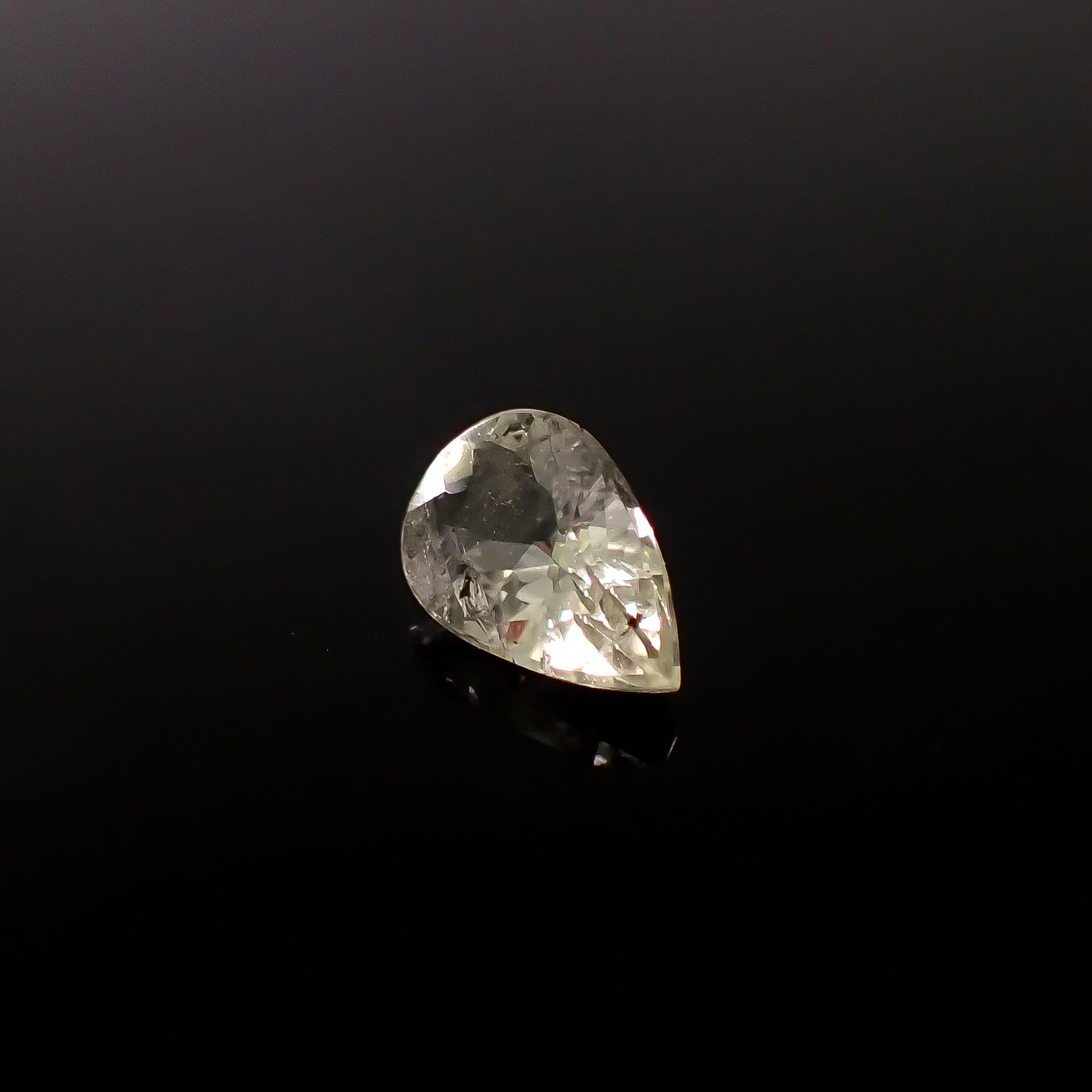 ブラジリアナイト(宝石名ブラジリアナイト)ブラジル産 識別済 0.93ct / 8.2x5.4mm前後 [260131492]