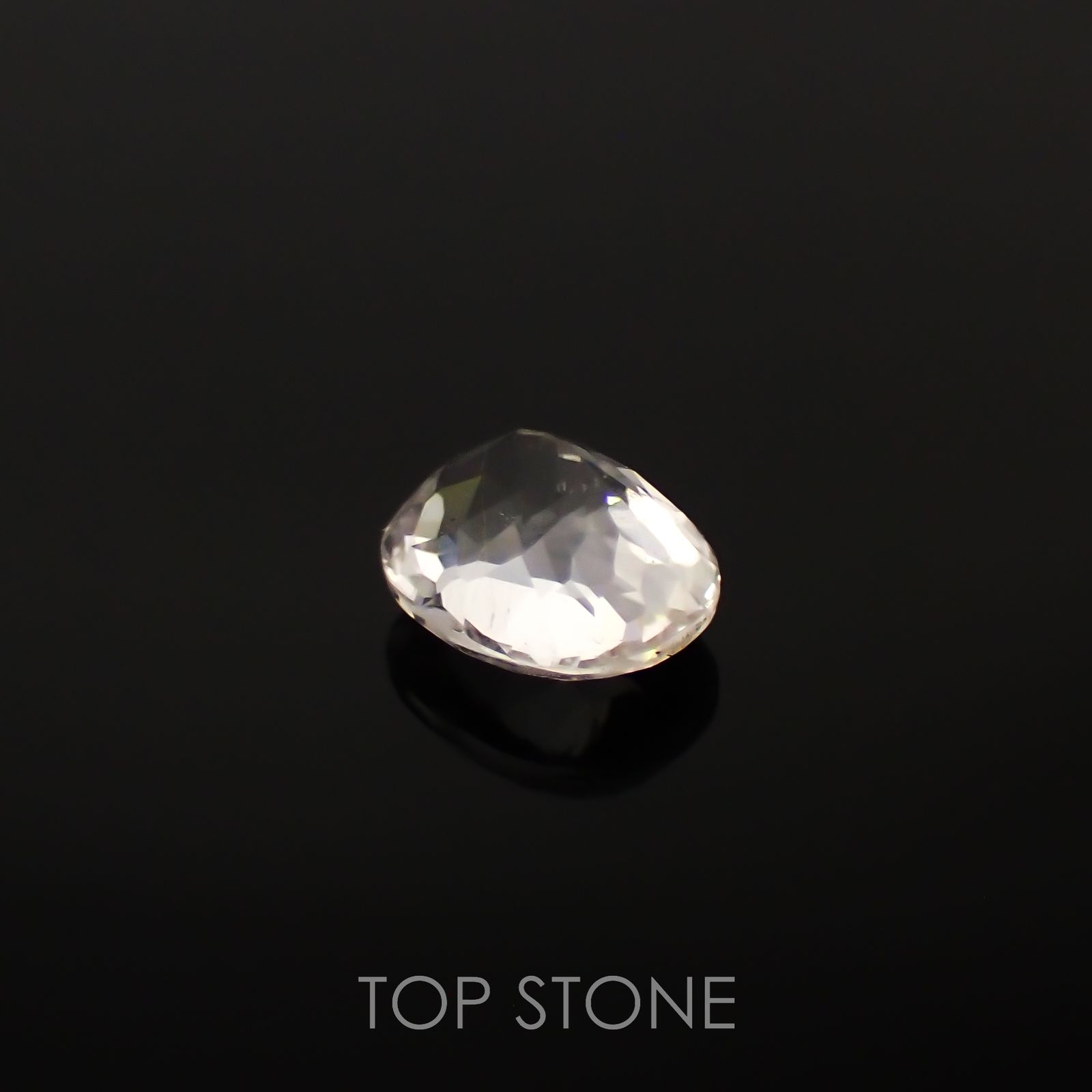 フェナカイト(宝石名フェナカイト)ロシア産 1.18ct 識別済[220515731]7.4x6mm前後