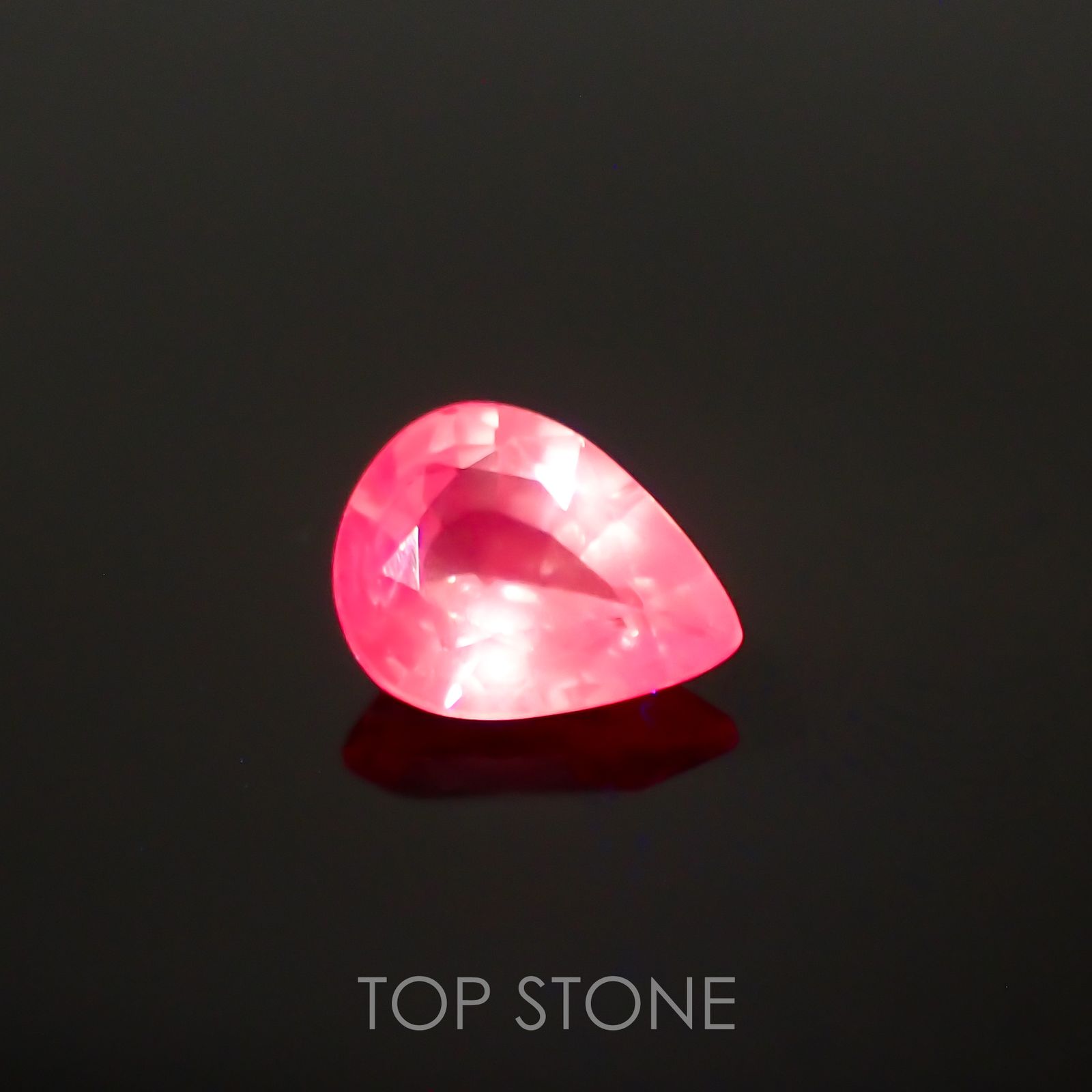 シルキーピンクスピネル(宝石名ピンク・スピネル)タンザニア産 0.76ct 識別済[220114137]6.8x5.3mm前後