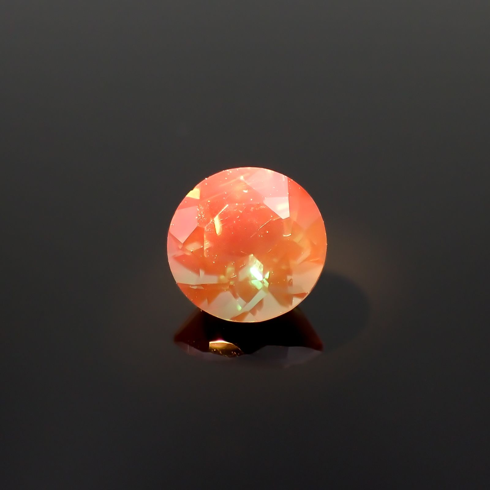カラーチェンジアンデシン モンゴル産 0.72ct [230421476]5.9x5.9mm前後