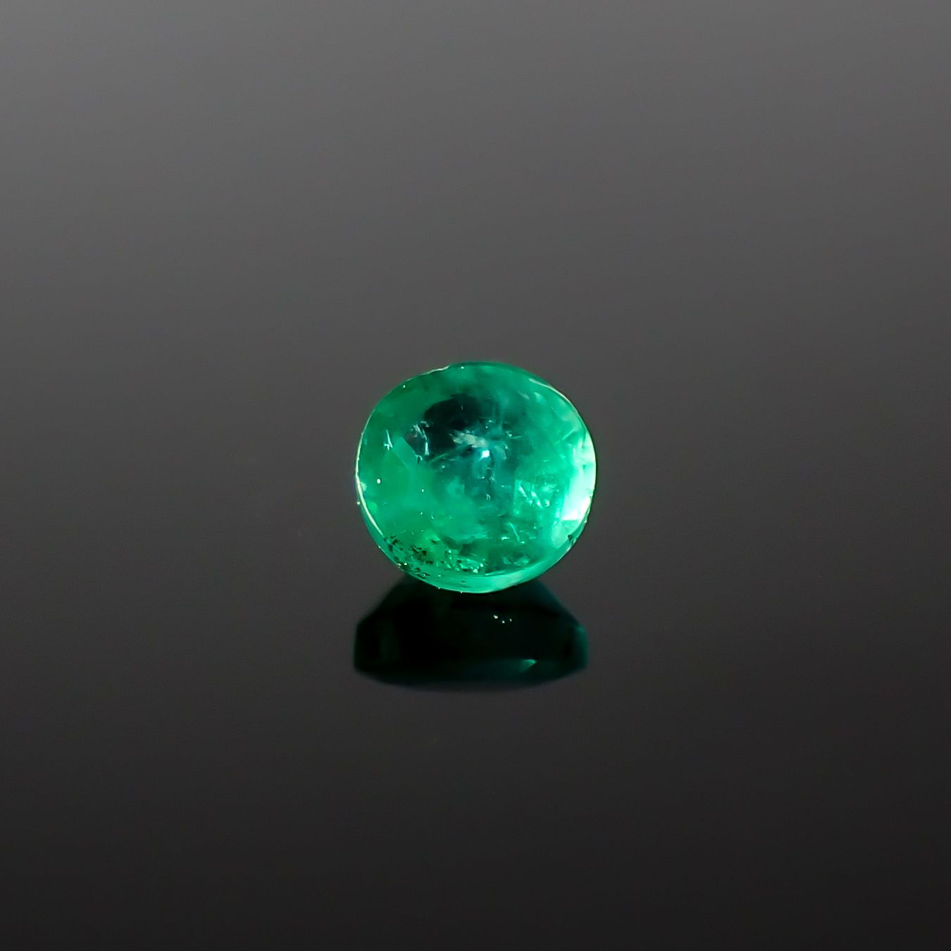 エメラルド コロンビア産 0.10ct / 2.9x2.9mm前後 [260432106]