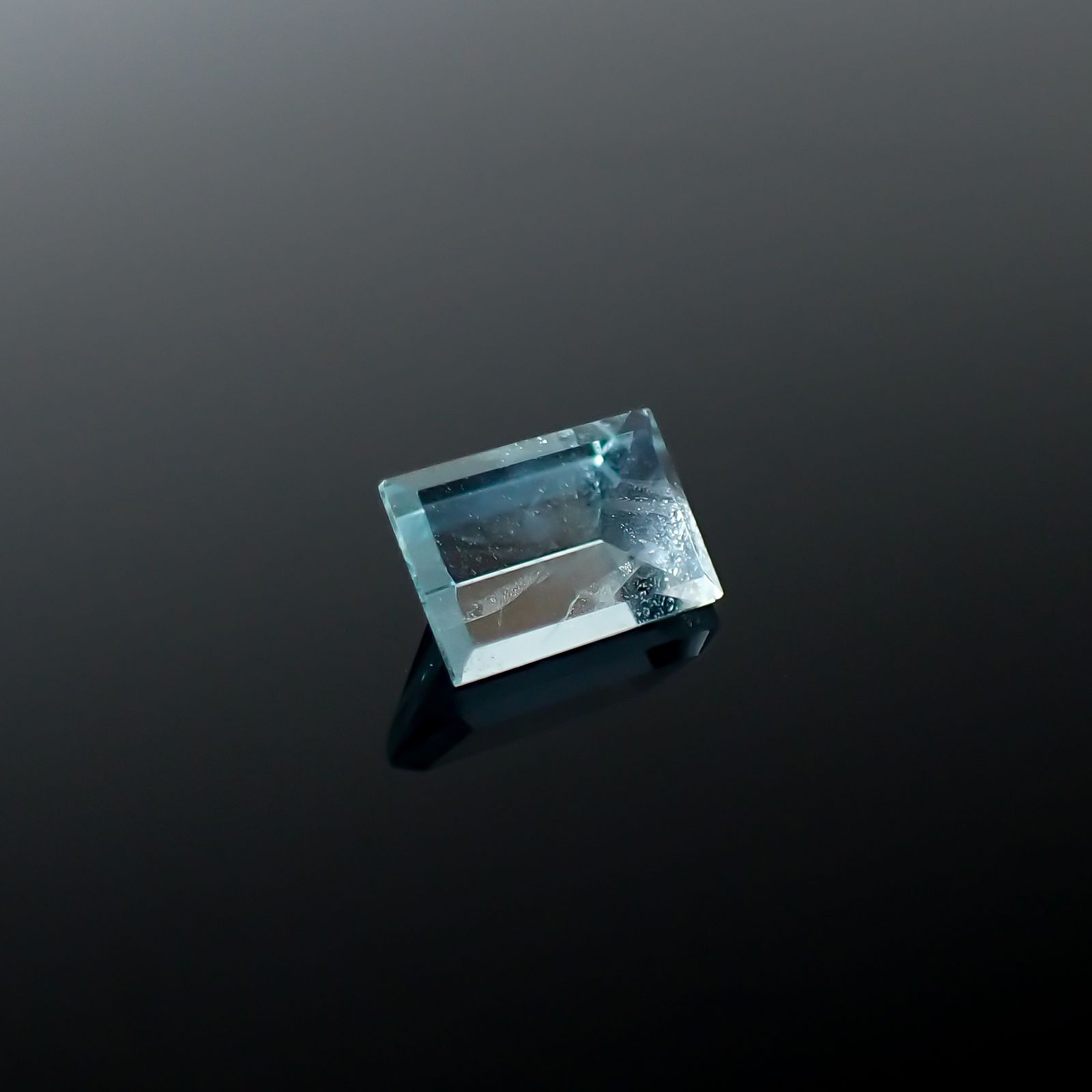 ◇ミラーカット◇アクアマリン モザンビーク産 0.85ct[240226099]7x4.7mm前後