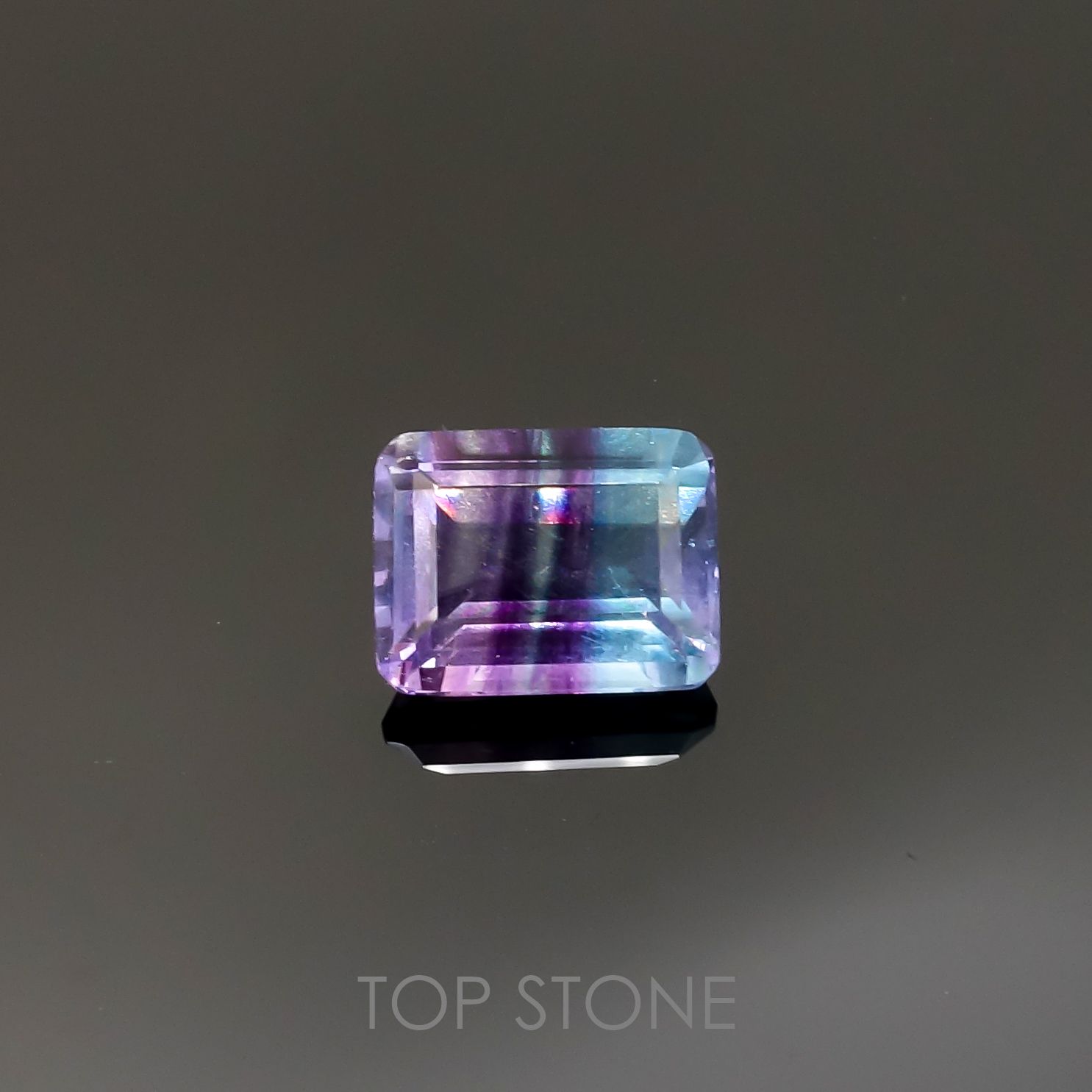 パーティカラーフローライト(宝石名フルオライト)ブラジル産 4.05ct 識別済[220115093]10.2x7.9mm前後