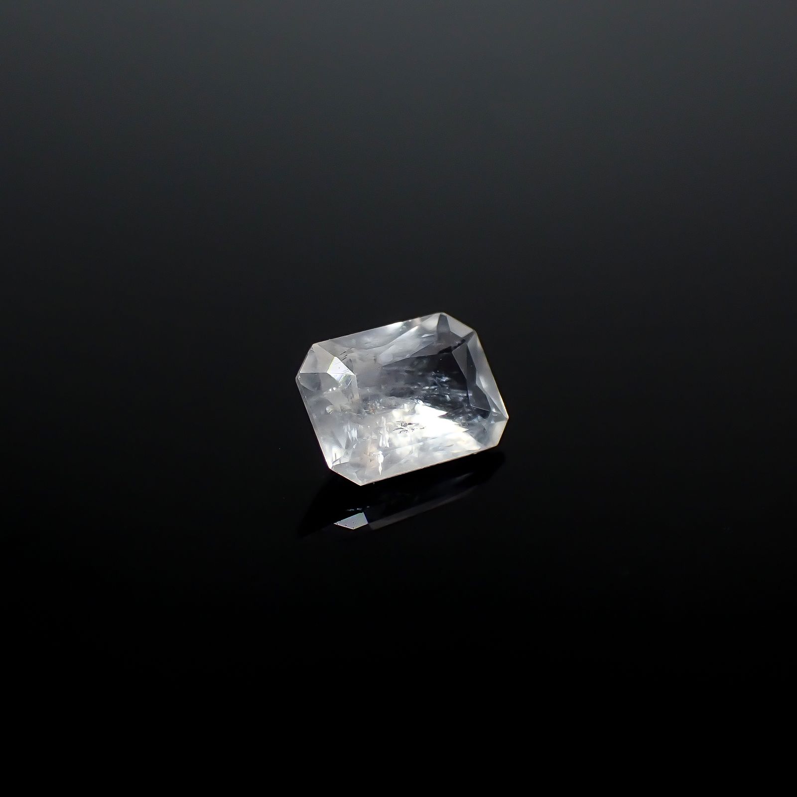 カタプレイアイト(宝石名カタプレイアイト)カナダ産 0.349ct ソ付(日独)[250830963]5.29x3.84mm前後