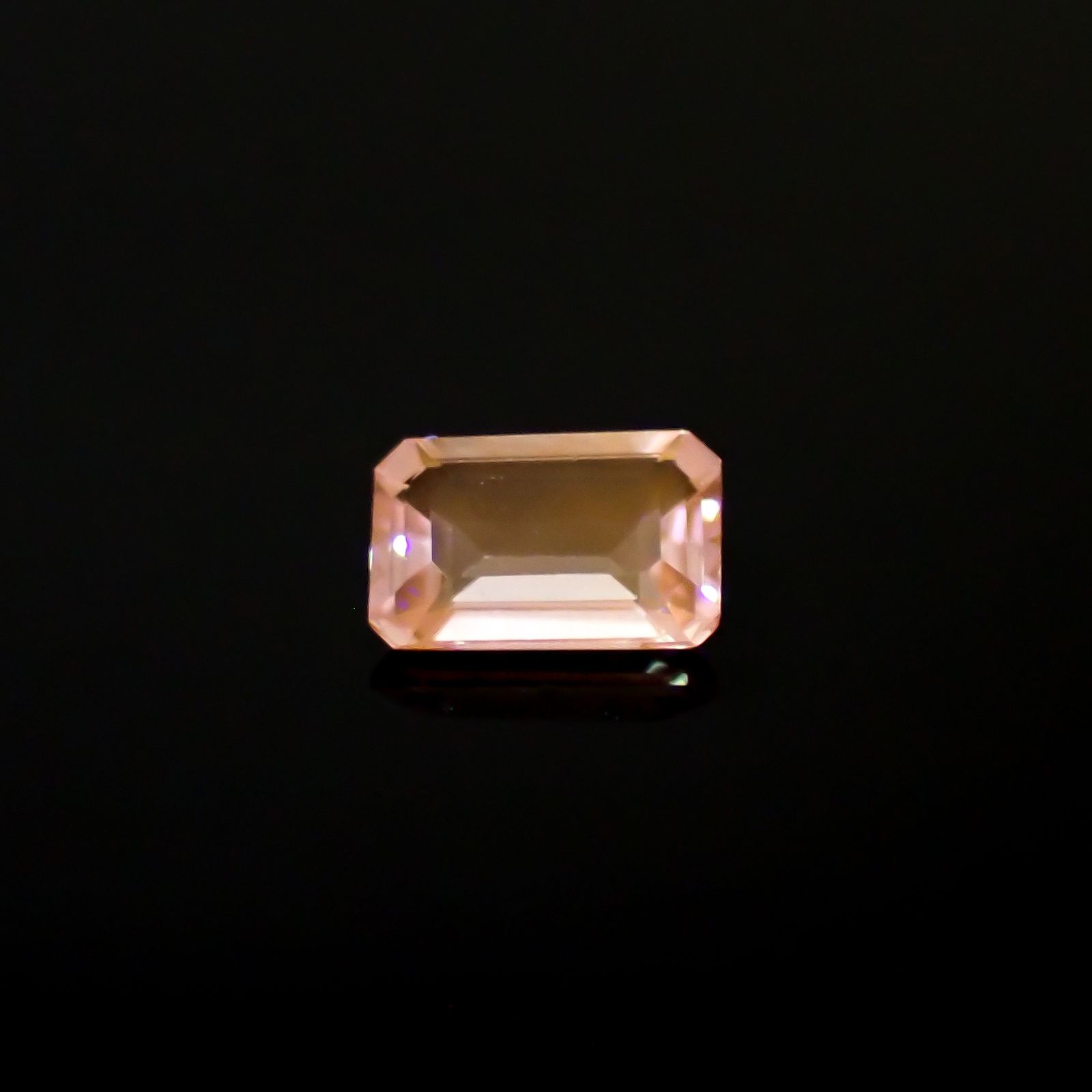 マリアライト フルオレッセンス(宝石名スキャポライト)スリランカ産 0.54ct 識別済[250330047]6.5x4.2mm前後