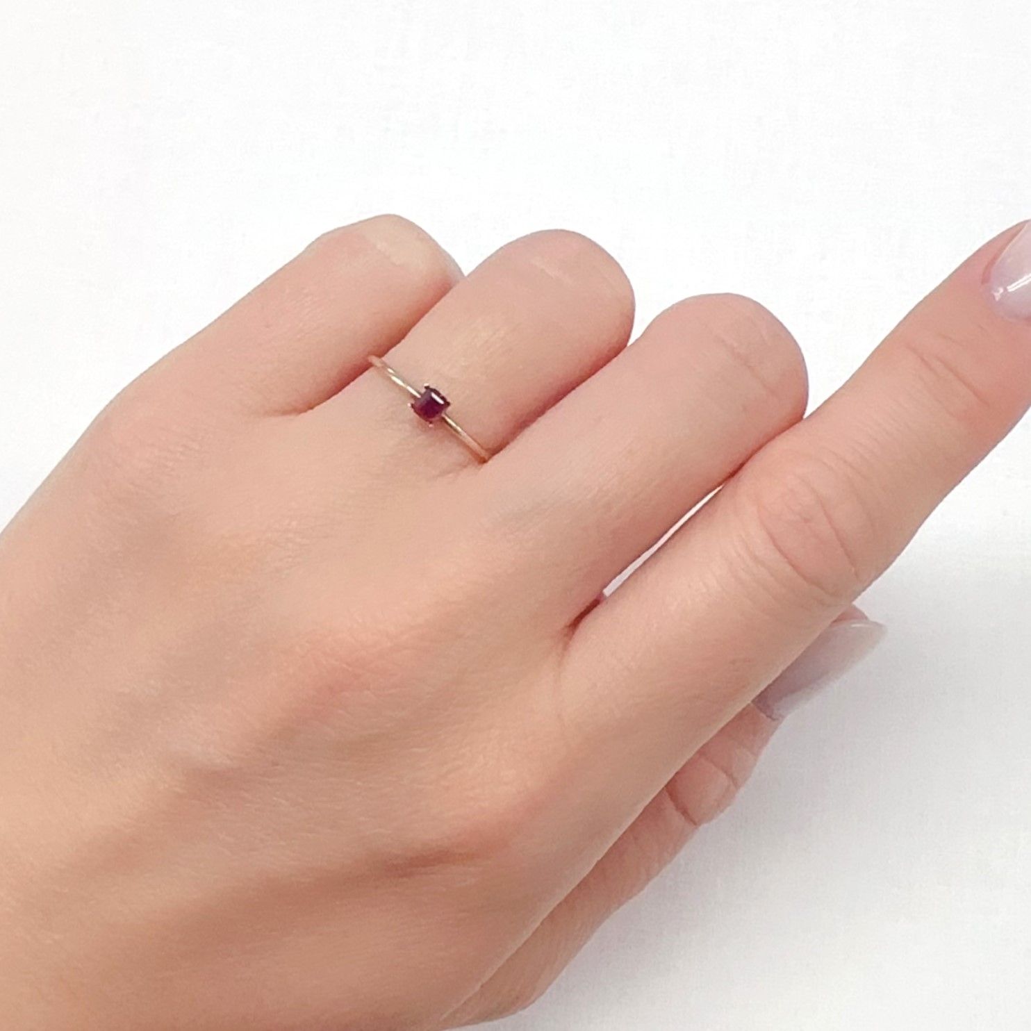 ルビー 非加熱 マダガスカル産 0.15ct[240326672]3.1x2.6mm前後