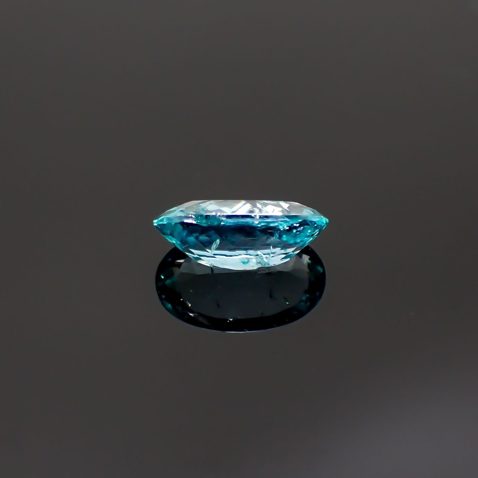 ユークレース(宝石名ユークレース)ブラジル産 ソ付(彩珠) 1.423ct / 9.7x6mm前後 [220616450]