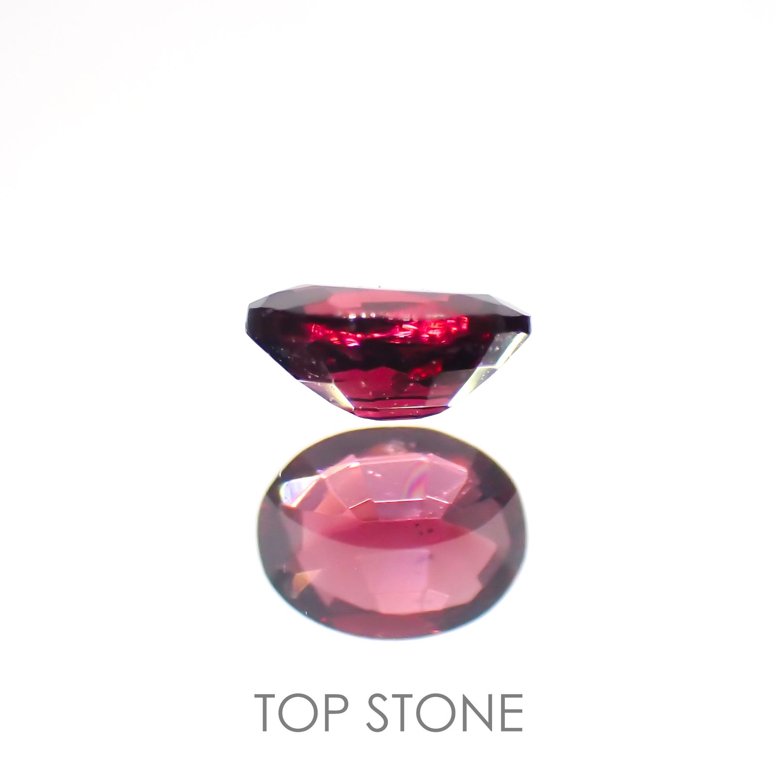 レッドスピネル(宝石名レッド・スピネル)タンザニア産 0.17ct 識別済[220114319]3.9x3mm前後