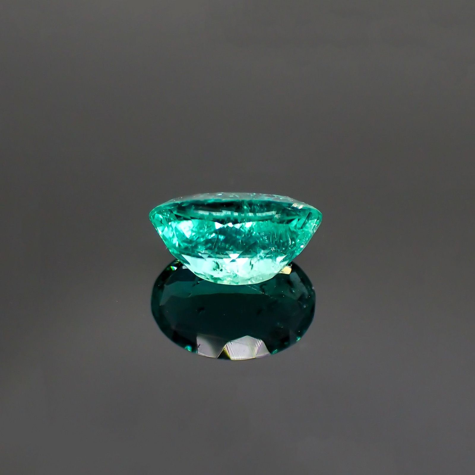 パライバトルマリン(宝石名トルマリン/別名パライバ・トルマリン) ブラジル産 GIA鑑付 1.65ct / 9.0×6.3mm前後 [19110905]