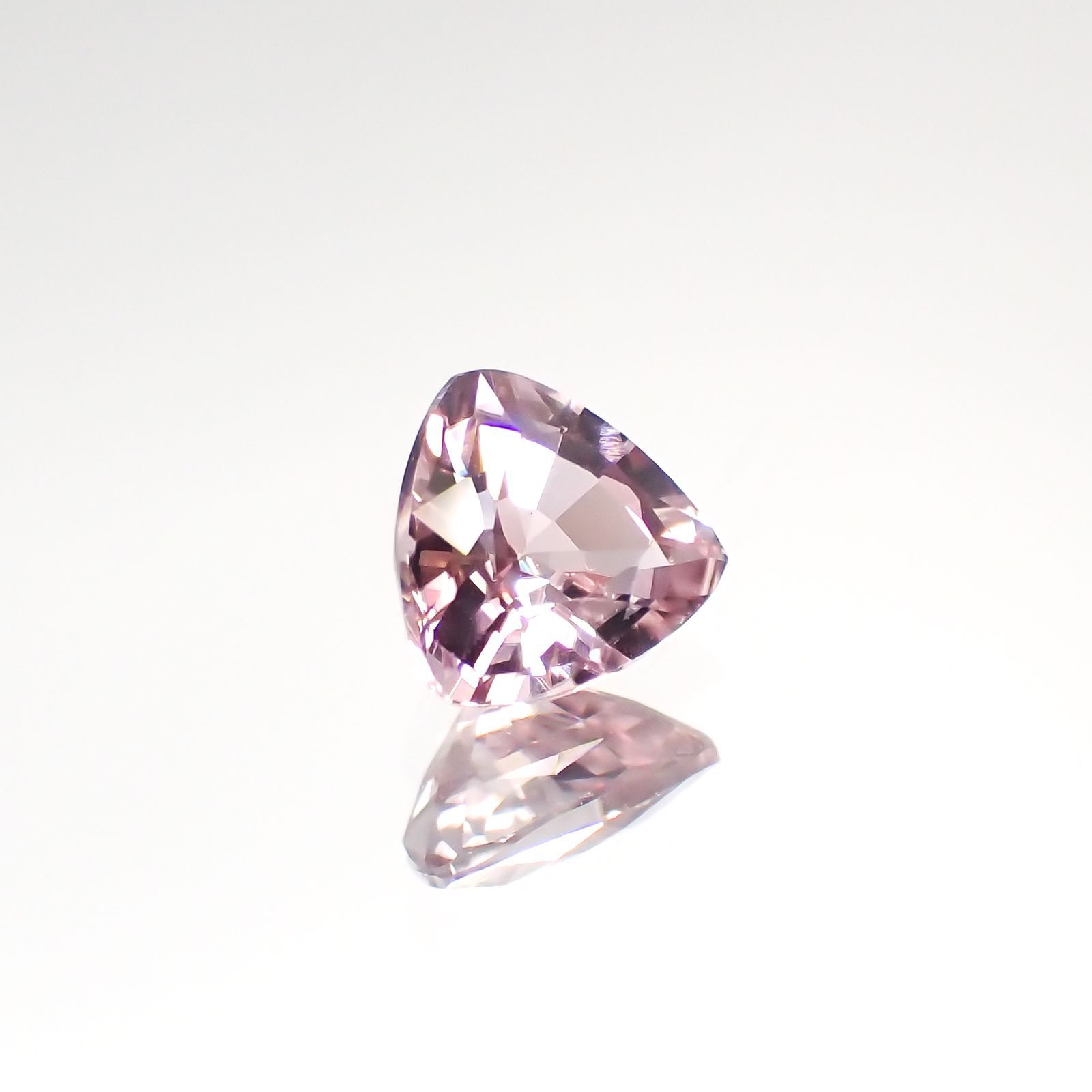 ピンクダイアスポア(宝石名ダイアスポア) アフガニスタン産 0.51ct 識別済[210912429]5.1×5.2mm前後