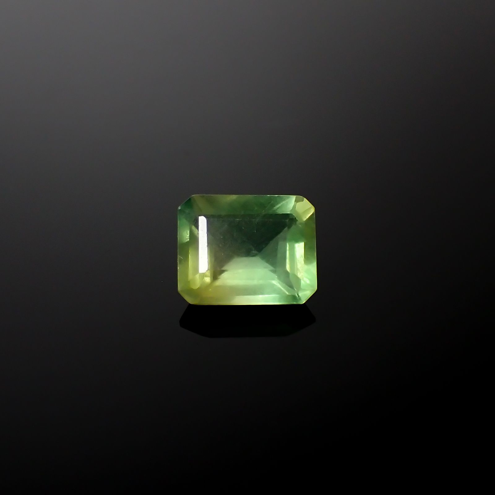 パーティカラーフローライト フルオレッセンス ブラジル産 3.52ct[240326910]9.9x8mm前後