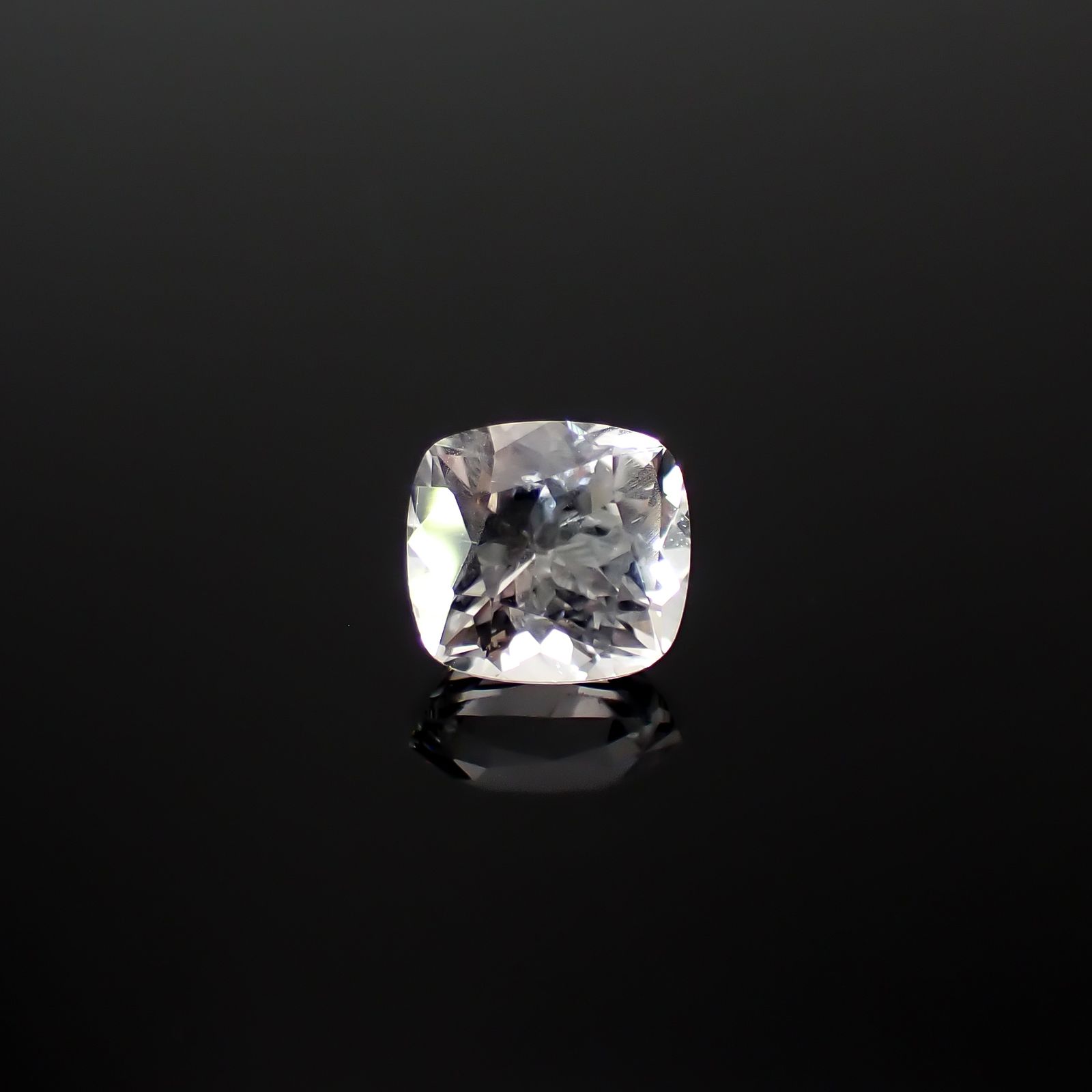 フェナカイト(宝石名フェナカイト)マダガスカル/ブラジル産 0.98ct 識別済[240628186]6.1x5.7mm前後