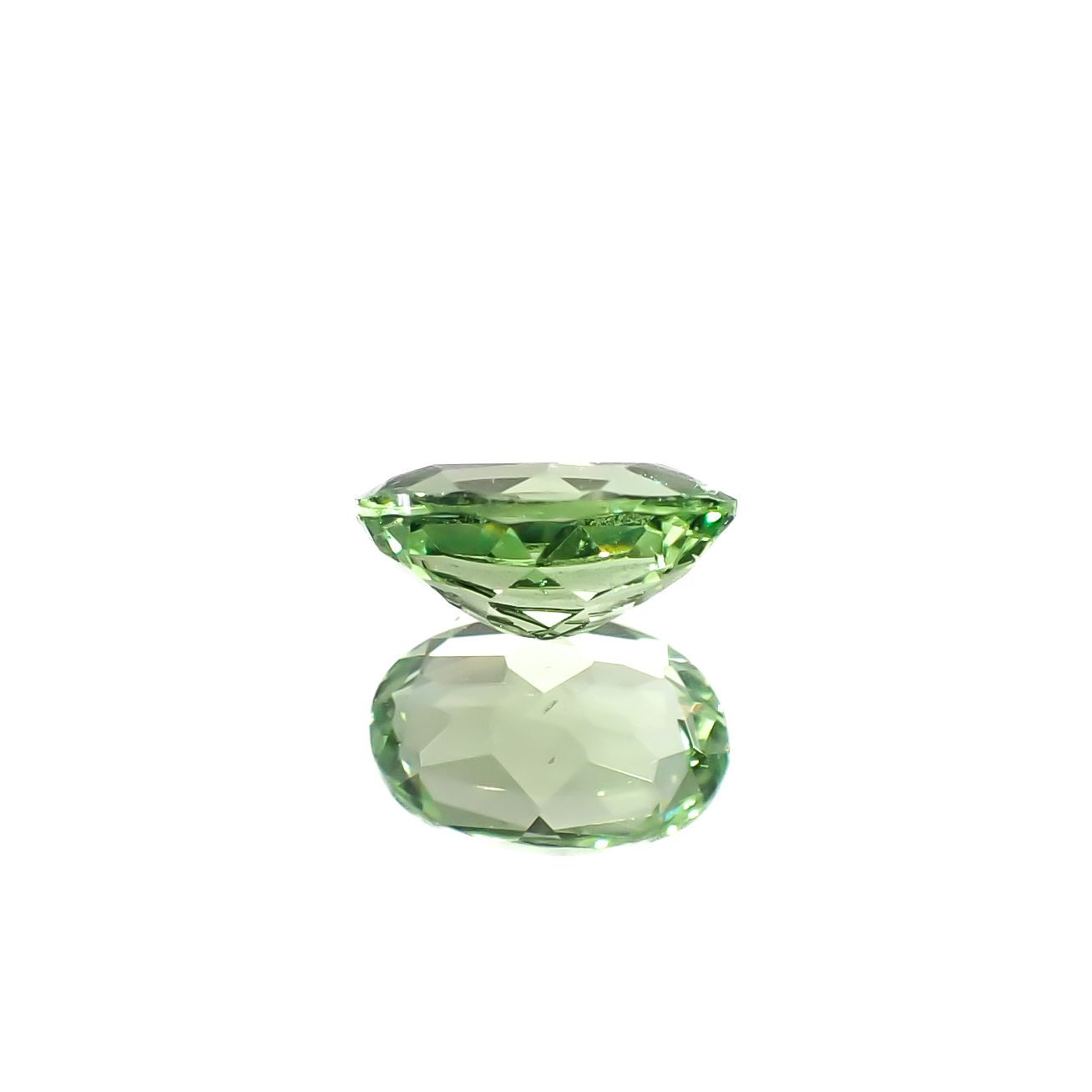 ミントガーネット(宝石名ガーネット)タンザニア産 0.52ct 識別済[241229614]6x4mm前後