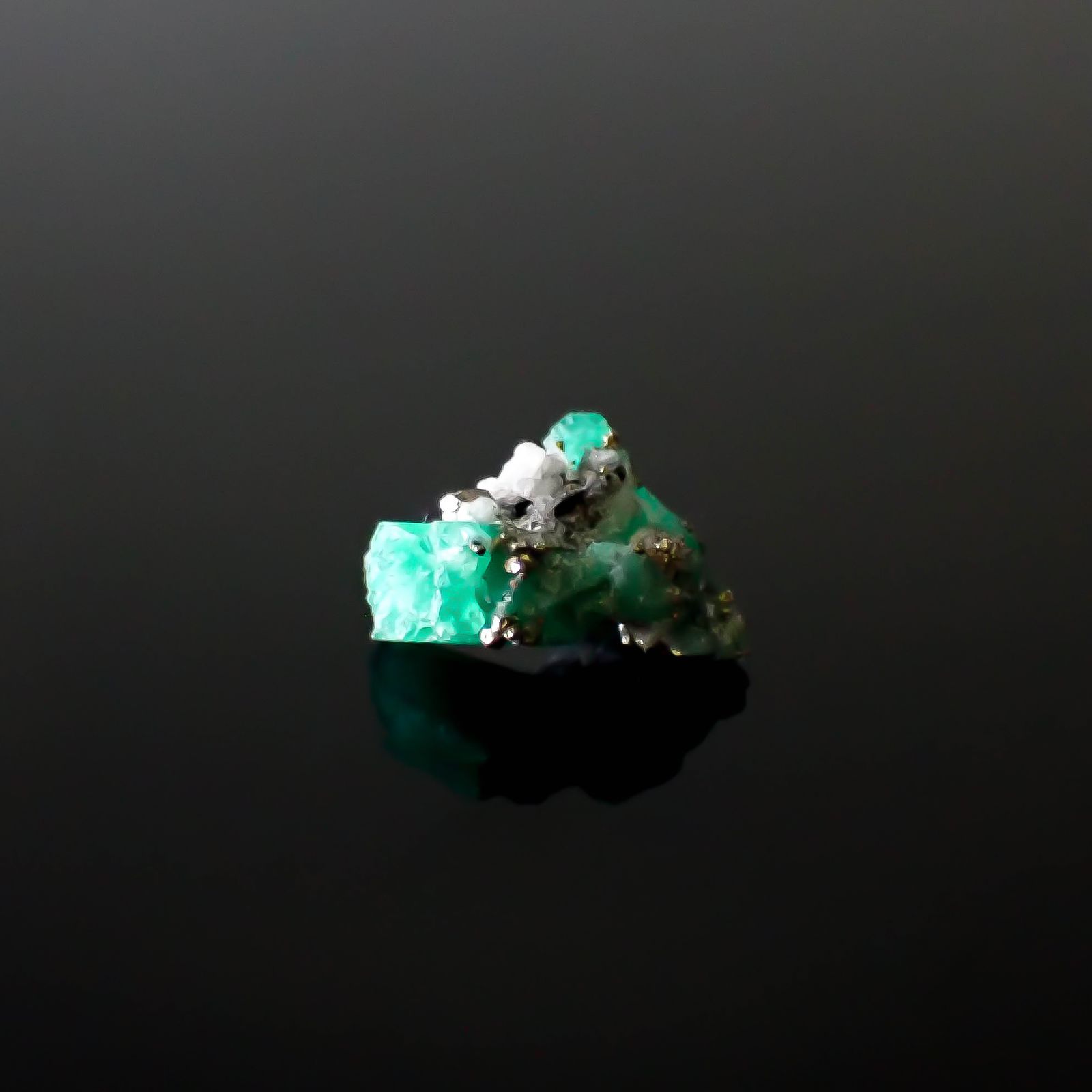 エメラルド原石 コロンビア産 2.10ct [250430179]9.1x10.1mm前後