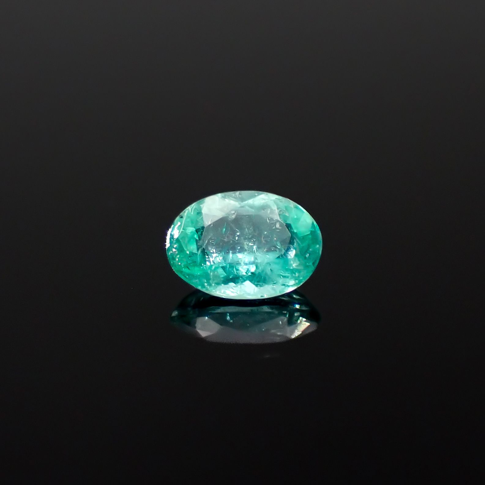 パライバトルマリン ブラジル・パライバ州バターリャ鉱山産 0.26ct[240928740]4.9x3.6mm前後