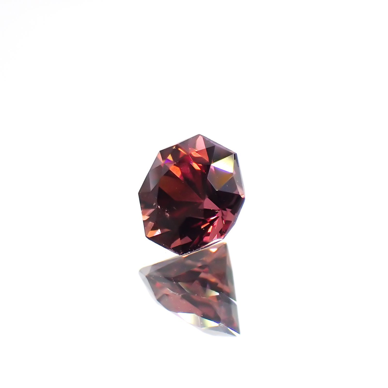 ◇オクタゴンカット◇レッドジルコン(宝石名ジルコン)スリランカ/カンボジア産 0.84ct 識別済[220114933]5x4.9mm前後