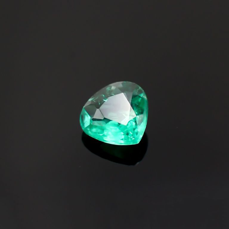 パライバトルマリン(宝石名トルマリン/別名パライバ・トルマリン)ブラジル・キントス鉱山産 0.377ct ソ付(宝貴協)[221018727]4.9x4.9mm前後