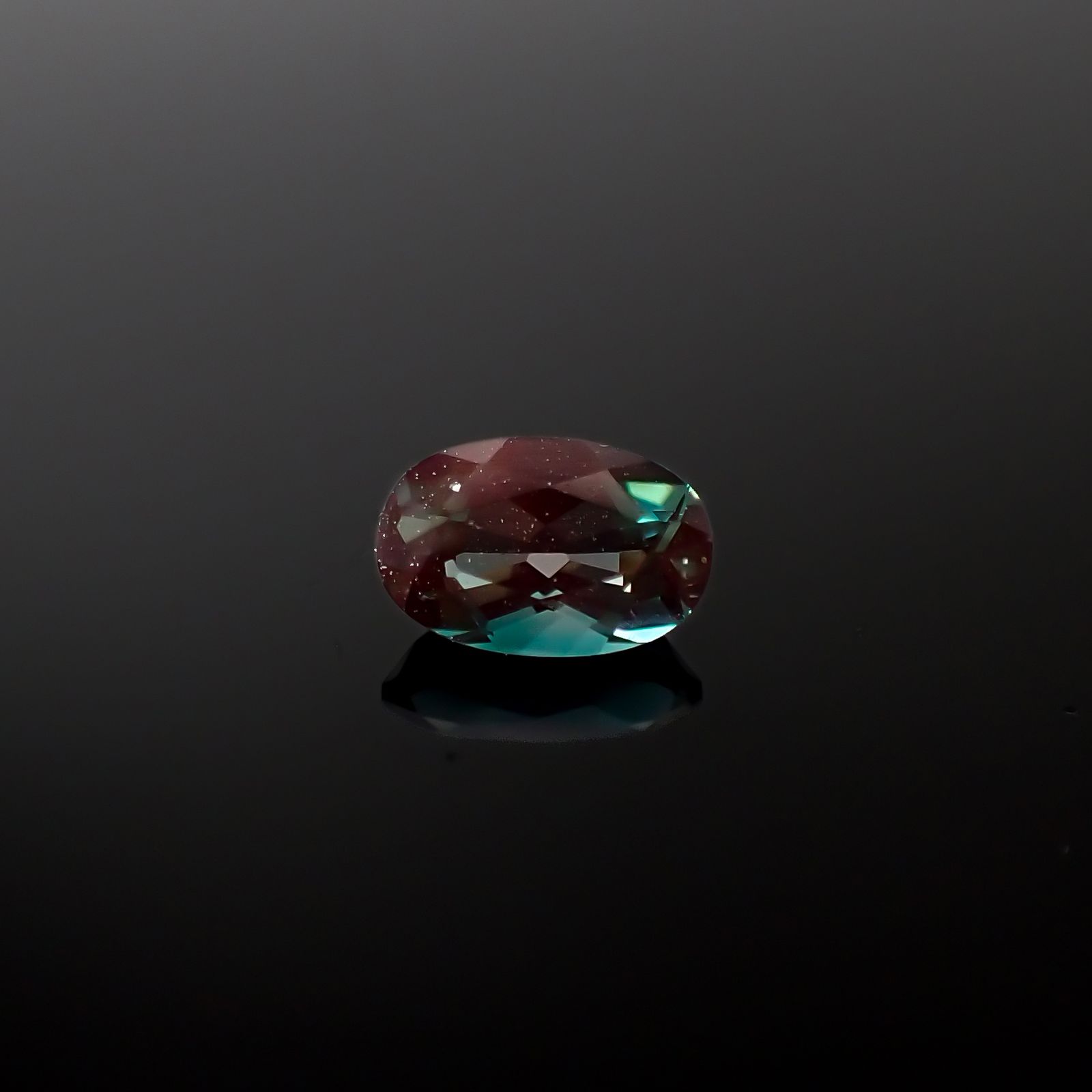 カラーチェンジアンデシン モンゴル産 0.40ct[240226320]5.9x3.9mm前後