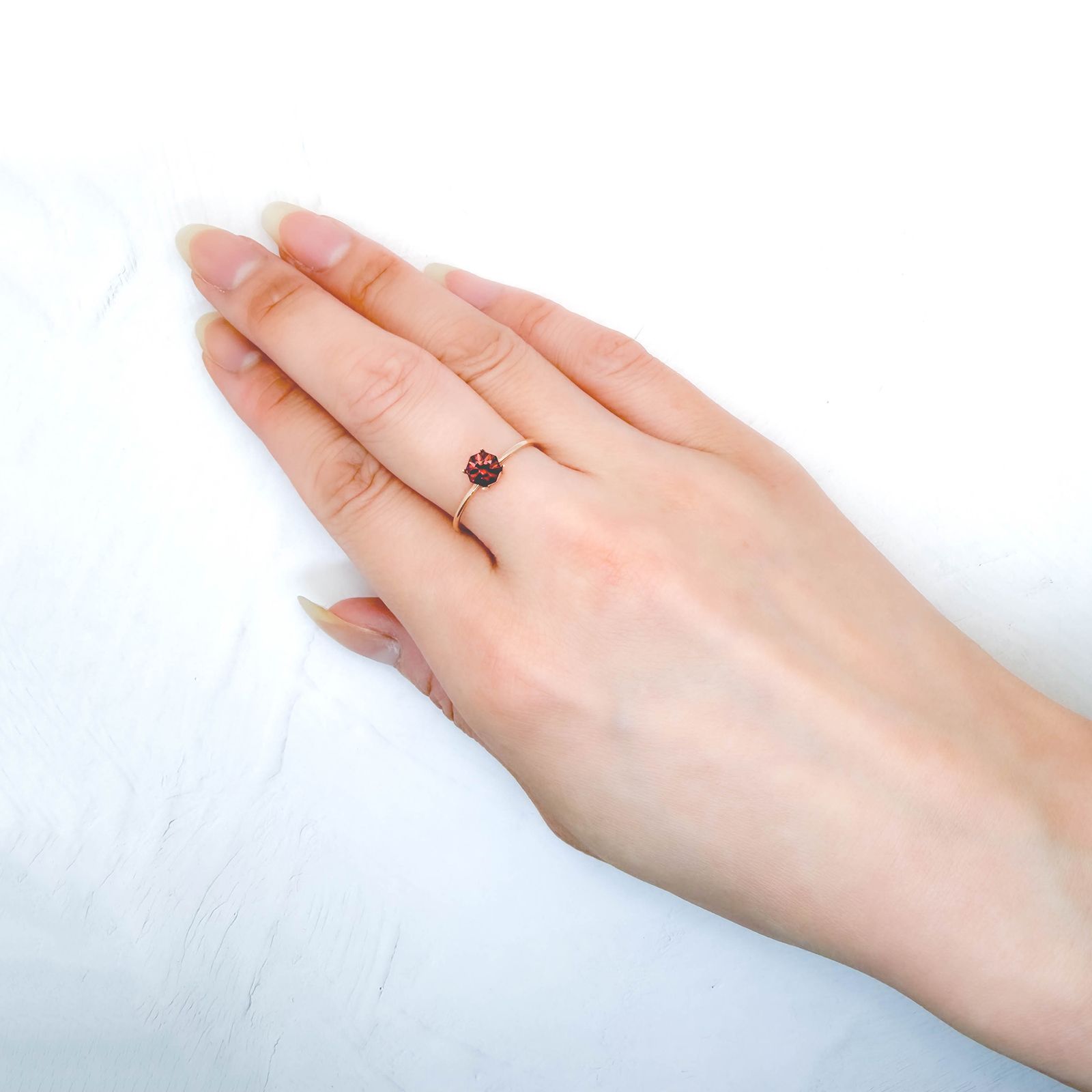 ◇オクタゴンカット◇レッドジルコン(宝石名ジルコン)スリランカ/カンボジア産 識別済 0.69ct / 5x4.9mm前後 [260732549]