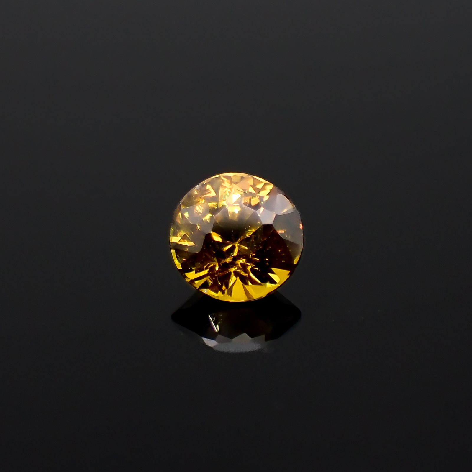 アンドラダイトグロッシュラーガーネット(宝石名アンドラダイト/グロッシュラー・ガーネット)ナミビア産 0.46ct 識別済[231224552]4.5x4.5mm前後