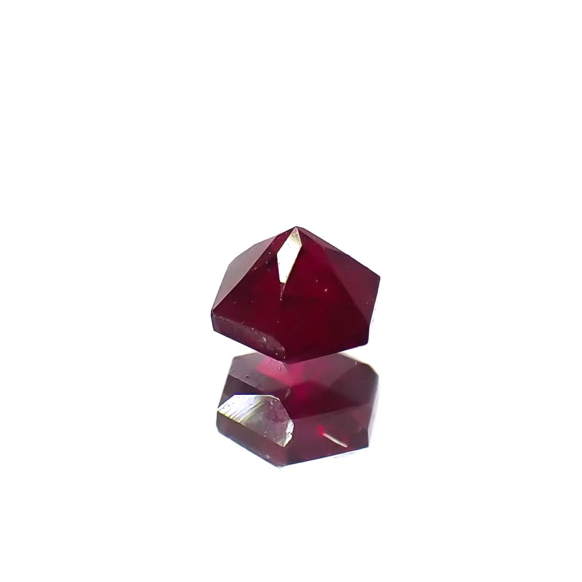 ◇ヘキサゴンカット◇ルビー(宝石名ルビー)モザンビーク/ミャンマー産 0.18ct 識別済[240326665]2.9x2.9mm前後