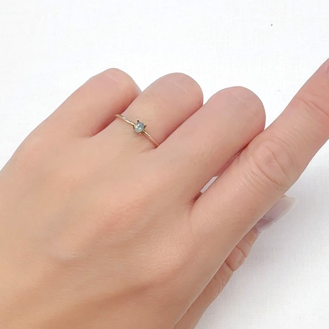アレキサンドライトキャッツアイ ブラジル・ミナスジェライス州ヘマチタ鉱山産 0.099ct[240527429]3.2x2.4mm前後
