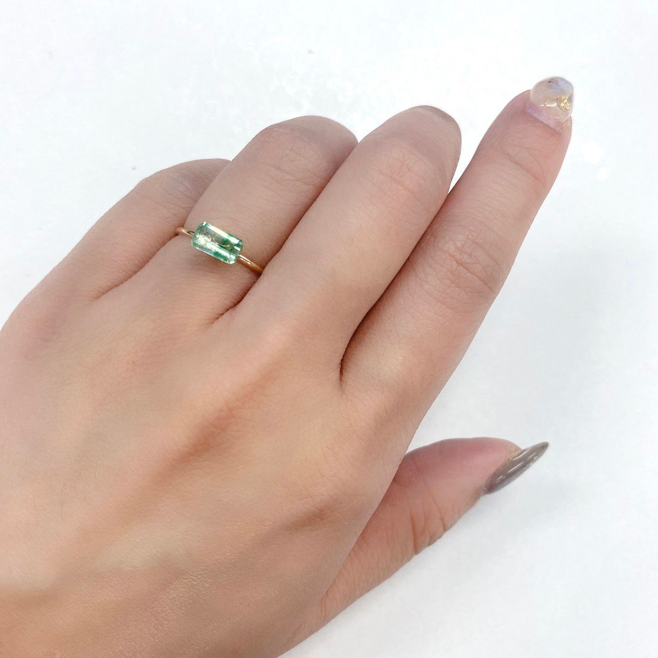 バイカラーツァボライト タンザニア産 ルース 0.89ct[210610923]7.4×4.1mm前後