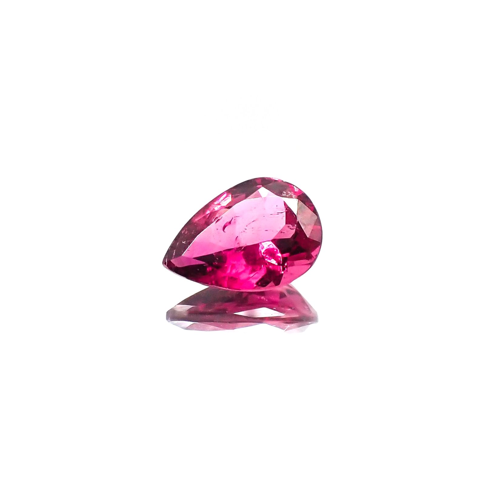パープルトルマリン(宝石名パープル・トルマリン)ブラジル産 識別済 0.88ct / 8.1x5.7mm前後 [260323894]