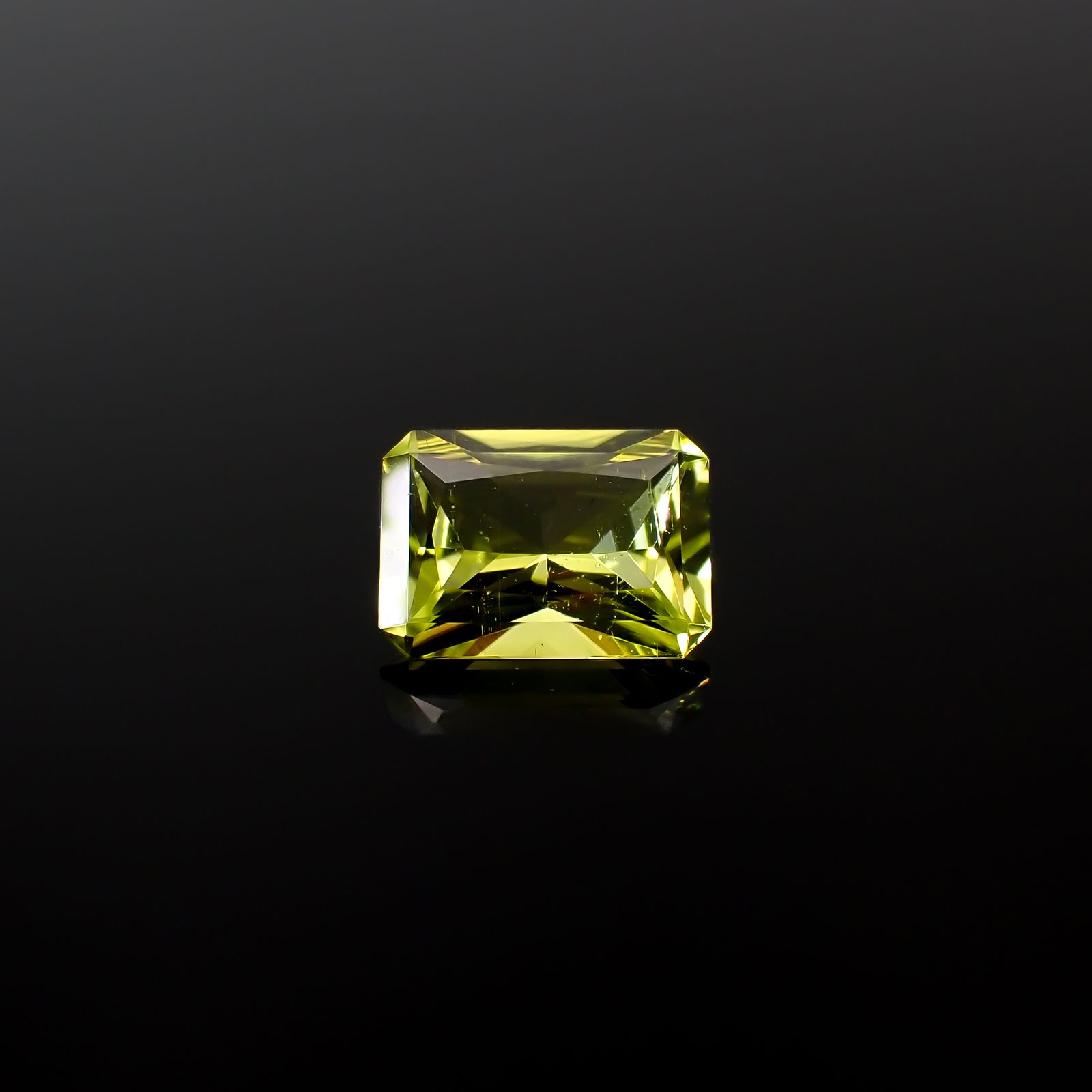 カナリートルマリン ザンビア・カナリー鉱山産 0.85ct[240527564]7x5mm前後