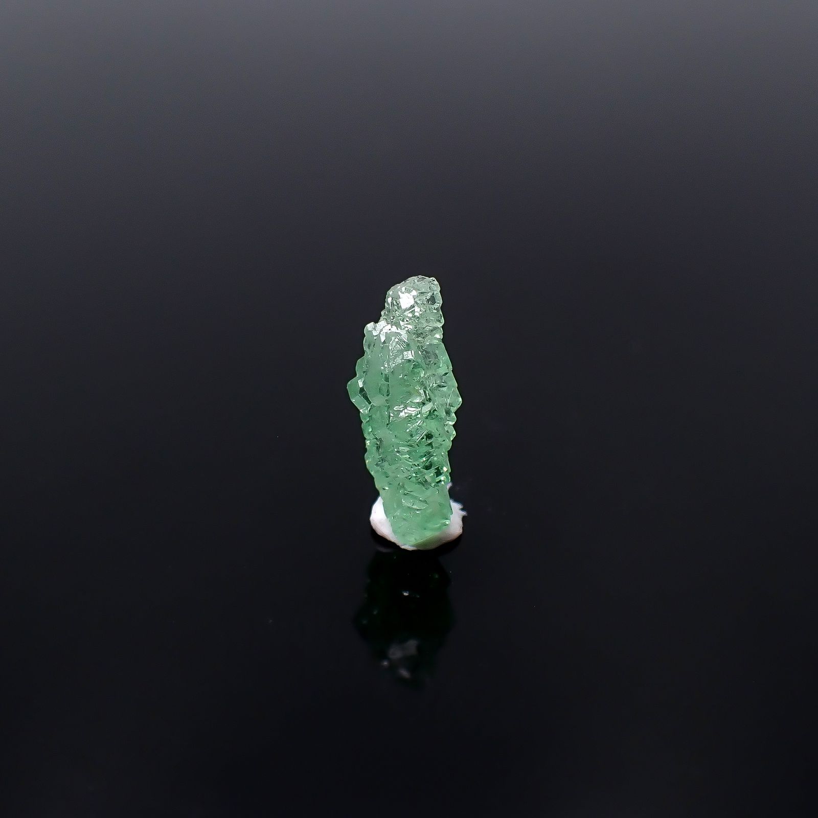 ツァボライト 原石 タンザニア産 0.97ct / 10.5x3.4mm前後 [251231430]