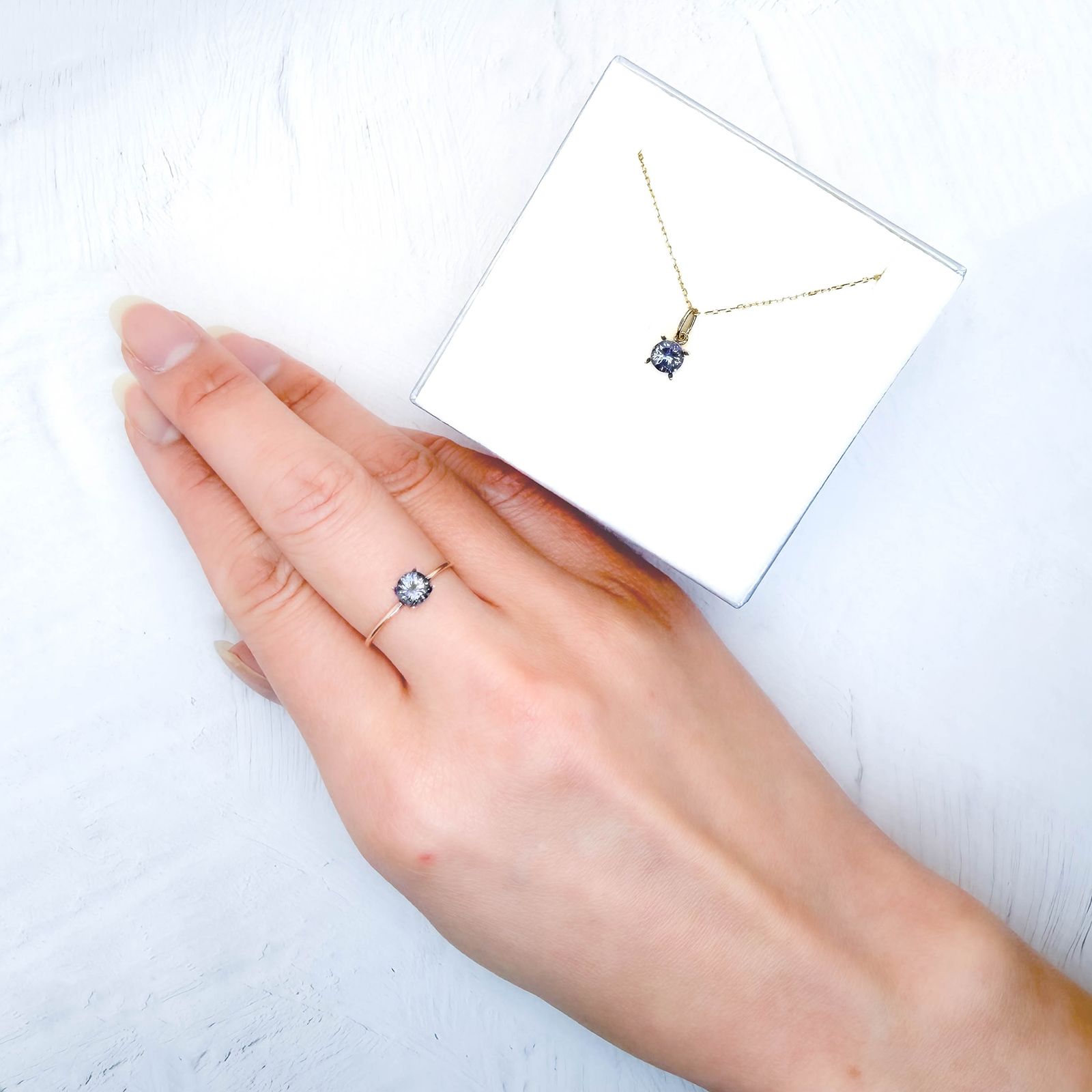 ◇ペアセット◇タンザナイト(宝石名タンザナイト)タンザニア産 識別済 0.87ct(2pcs合計) / 4.7-4.8x4.7-4.8mm前後 [251231481]