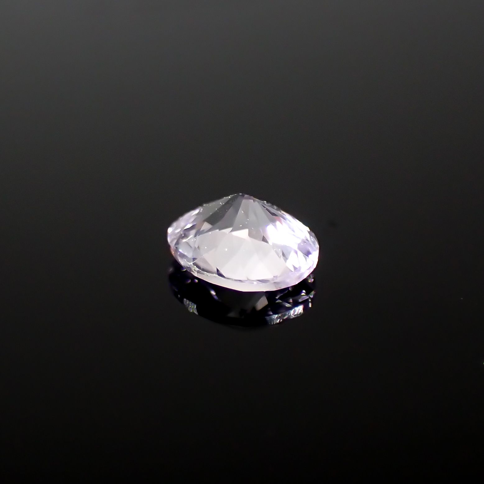 アイスラベンダーサファイア(宝石名サファイア)スリランカ/マダガスカル産 0.20ct 識別済[240226282]3.7x3.2mm前後