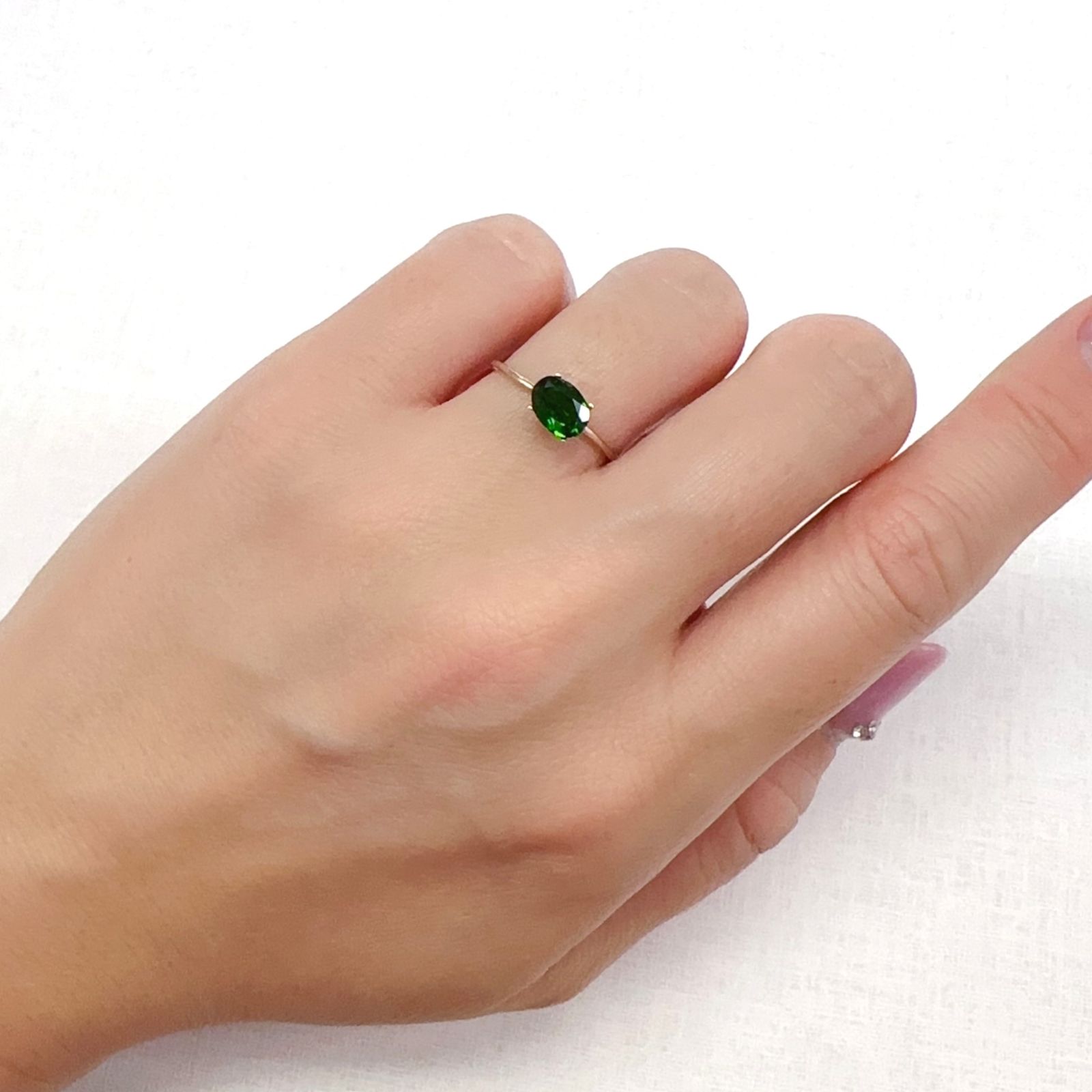 クロムダイオプサイド(宝石名クロム・ダイオプサイド)ロシア産 0.81ct 識別済[231124300]7x5.1mm前後