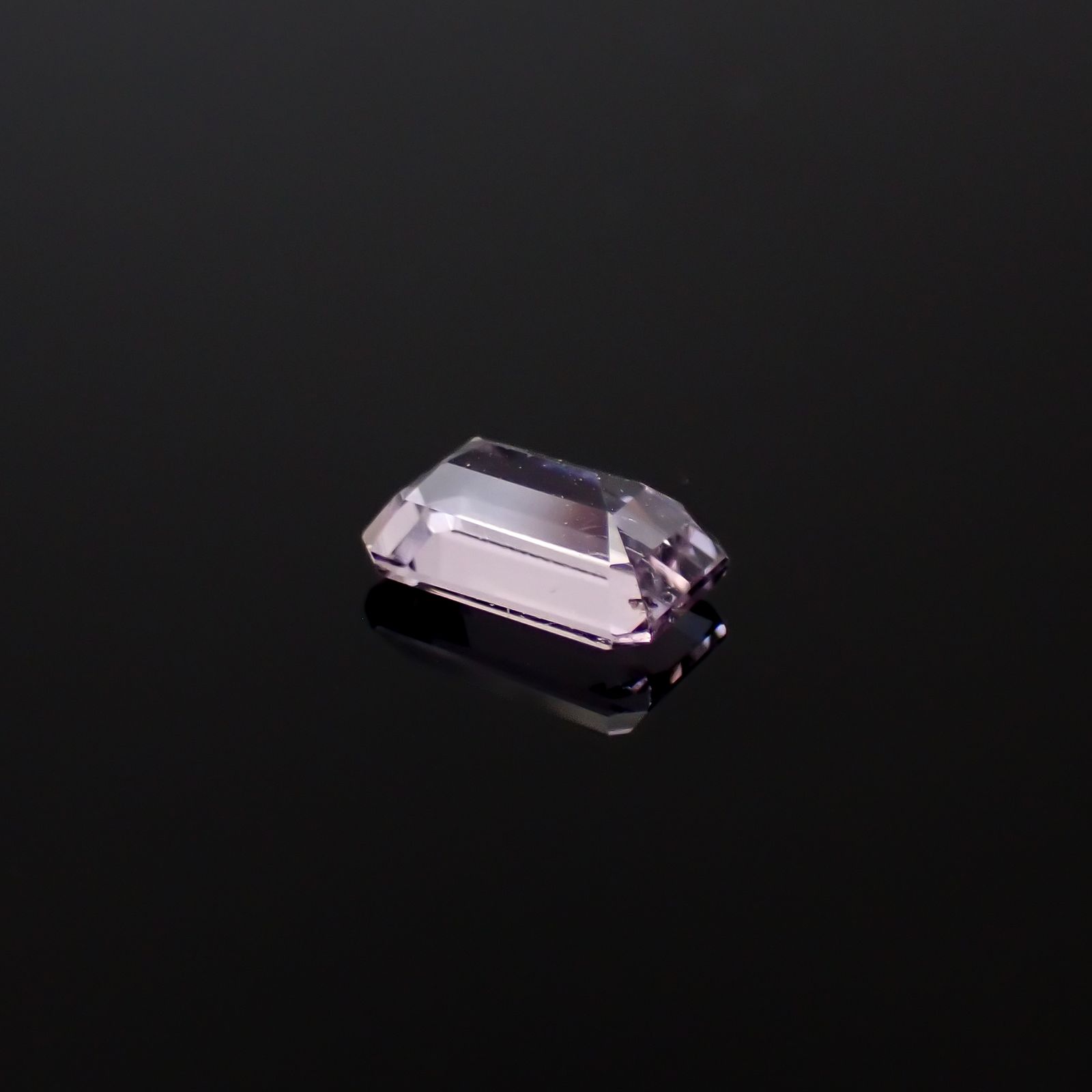 マリアライト フルオレッセンス(宝石名スキャポライト)スリランカ産 1.06ct 識別済[250330045]8x4.8mm前後