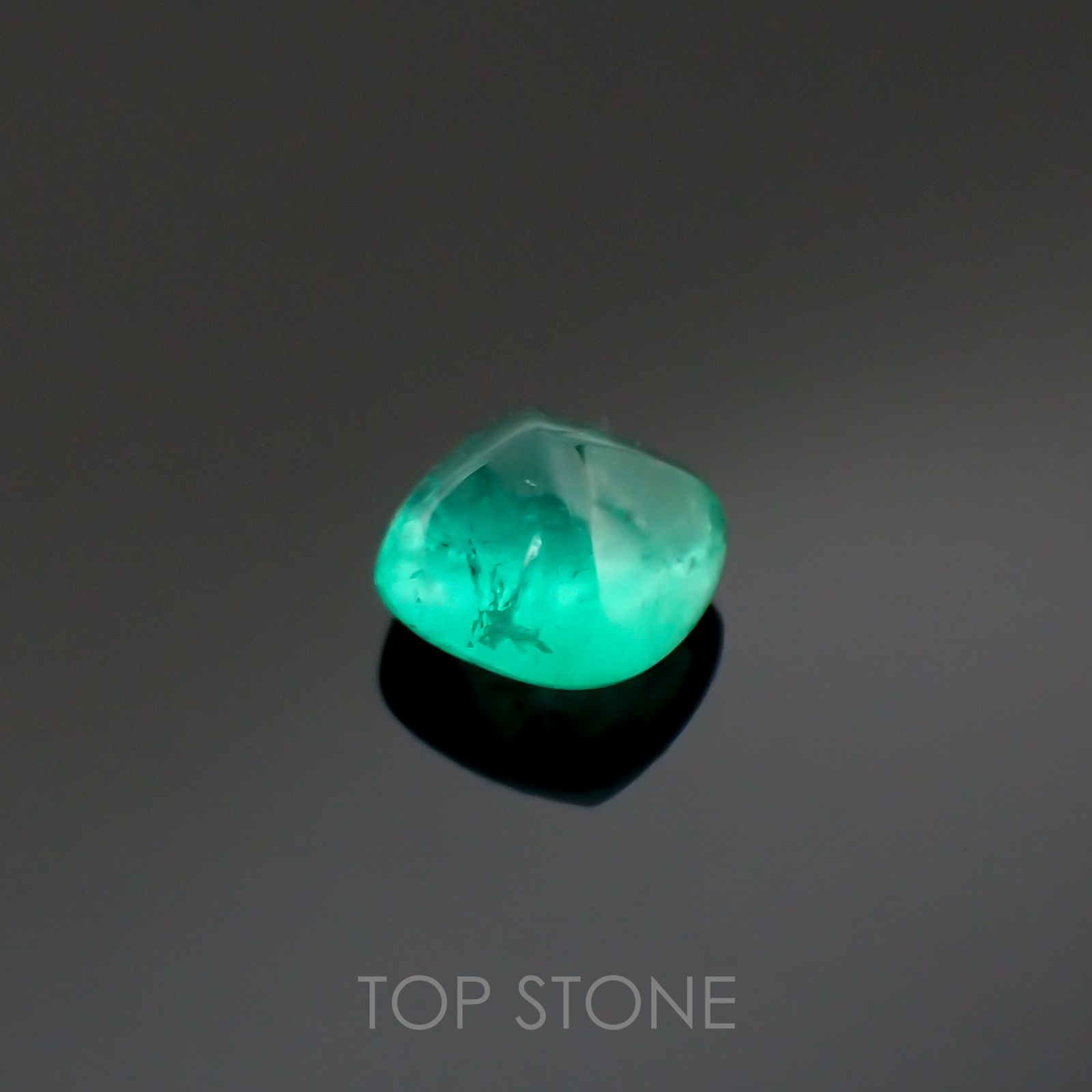 ◇シュガーローフカット◇エメラルド(宝石名エメラルド)コロンビア産 0.55ct 識別済[220515951]4.8x4.7mm前後