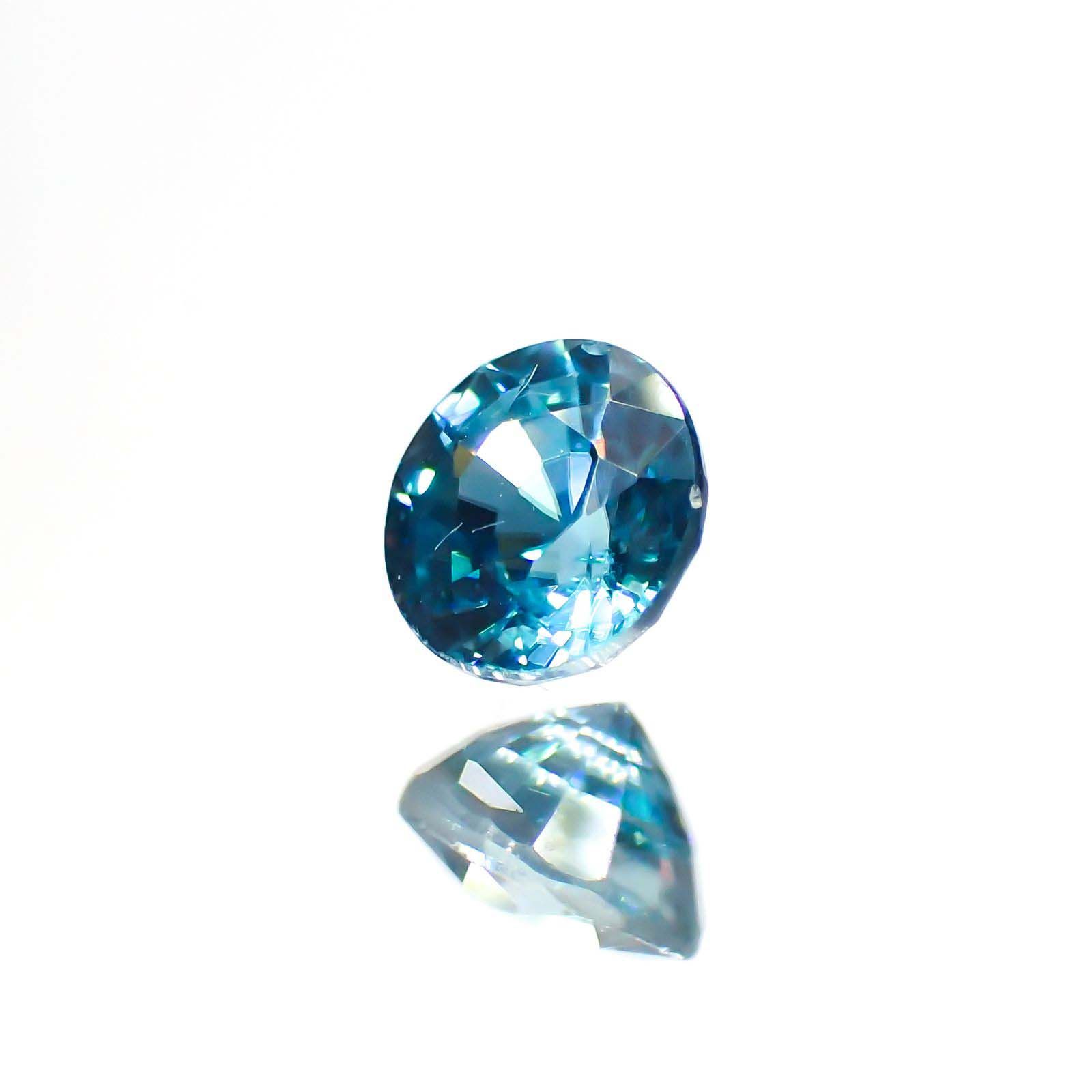 ブルージルコン(宝石名ジルコン)カンボジア産 0.61ct 識別済[220113989]4.4x4.4mm前後