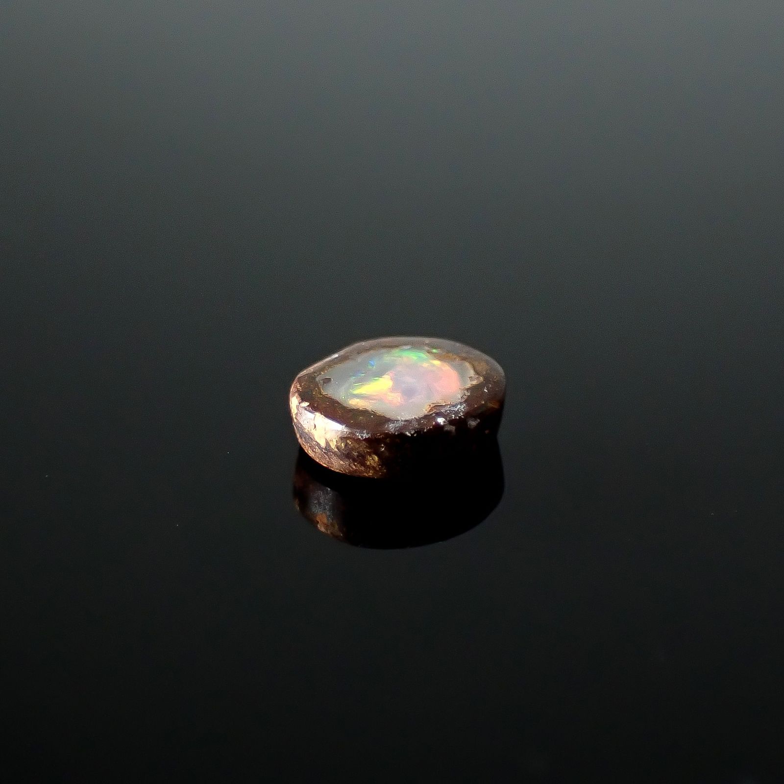 ウッドオパール オーストラリア産 0.39ct / 5.5x5mm前後 [251031196]