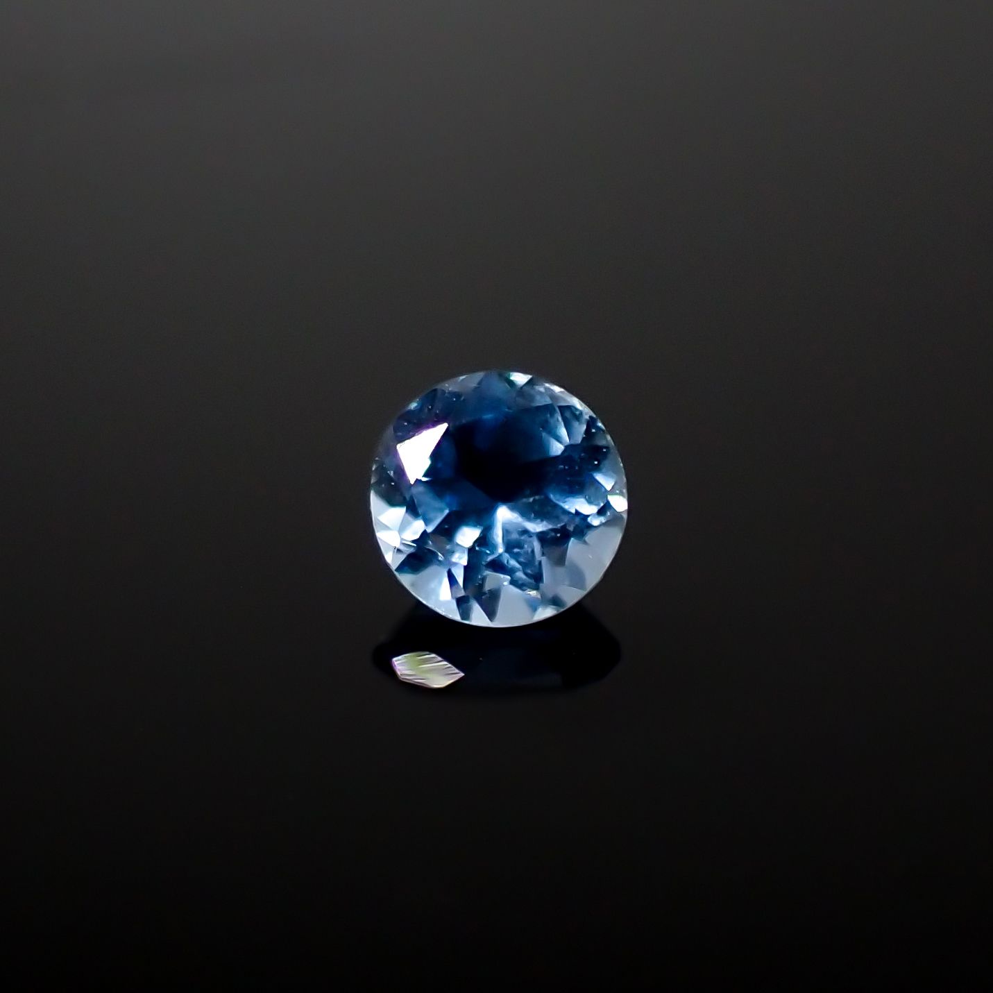 サンタマリアアクアマリン(宝石名アクアマリン)ブラジル産 0.11ct 識別済[240226016]3.1x3.1mm前後
