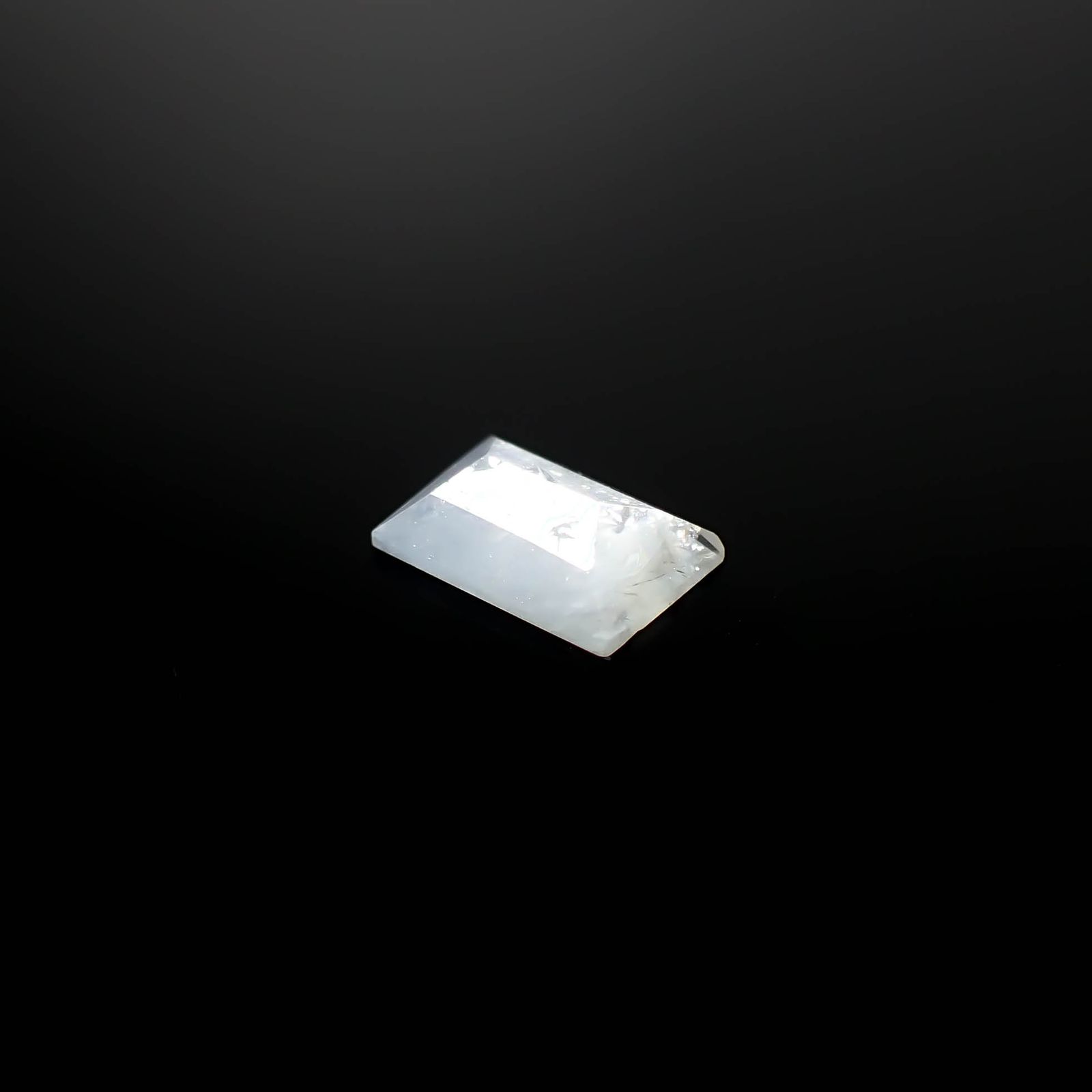 イリデッセンスアクアマリン ブラジル産 0.68ct [250730838]7.3x5mm前後