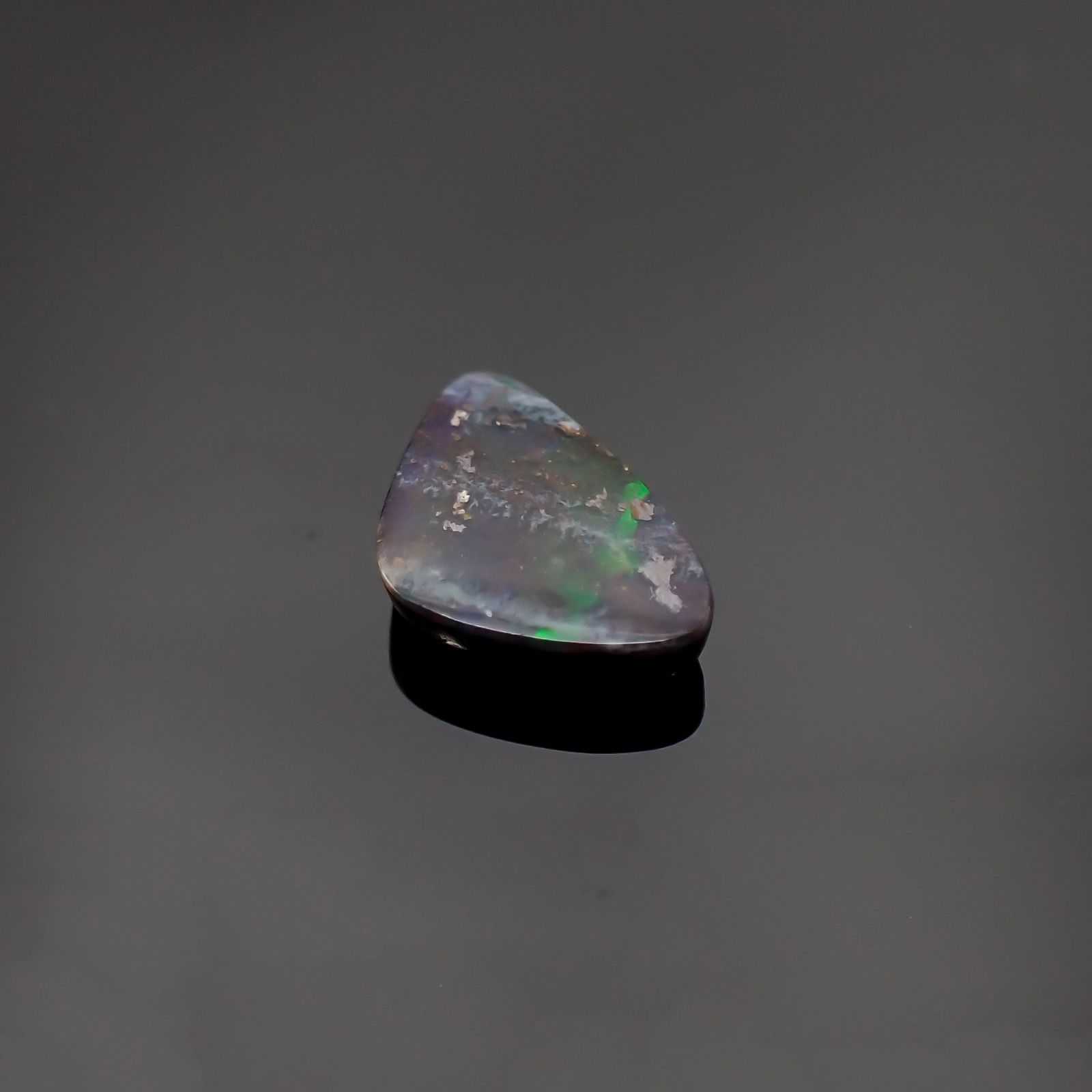 ボルダーオパール 原石磨き(宝石名ボルダー・オパール) オーストラリア産 1.384ct ソ付(彩珠)[210611312]6.6×10mm前後