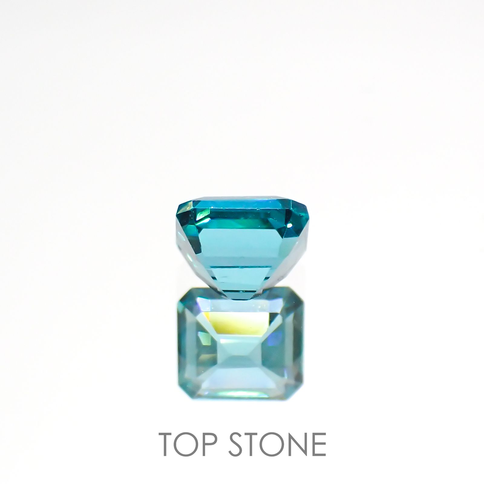 ブルーグリーンアパタイト(宝石名アパタイト)マダガスカル産 0.69ct 識別済[220515936]4.9x4.4mm前後