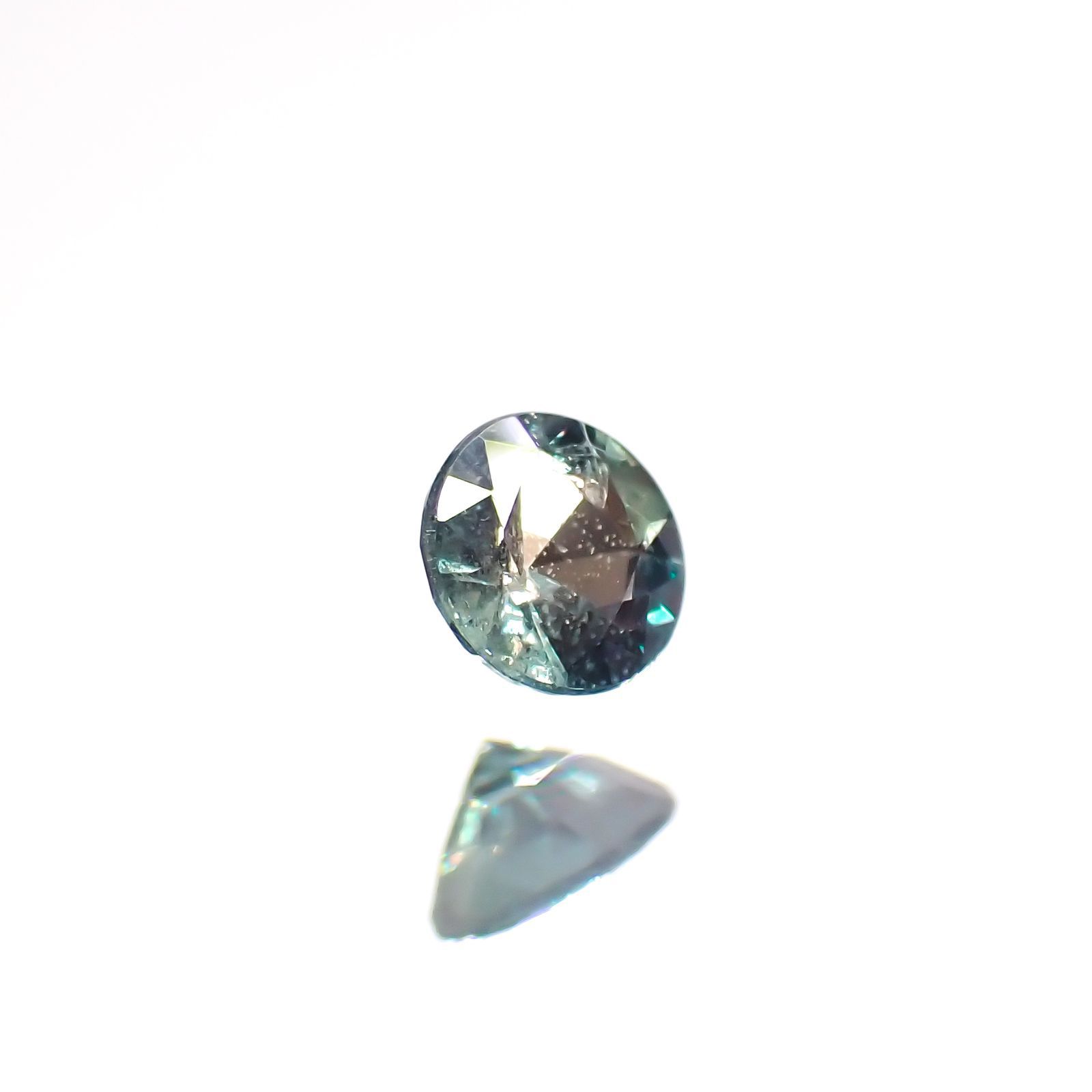 アレキサンドライト(宝石名アレキサンドライト)ブラジル産/EmeraldMains社製 0.084ct ソ付(彩珠)[220516018]2.7x2.7mm前後