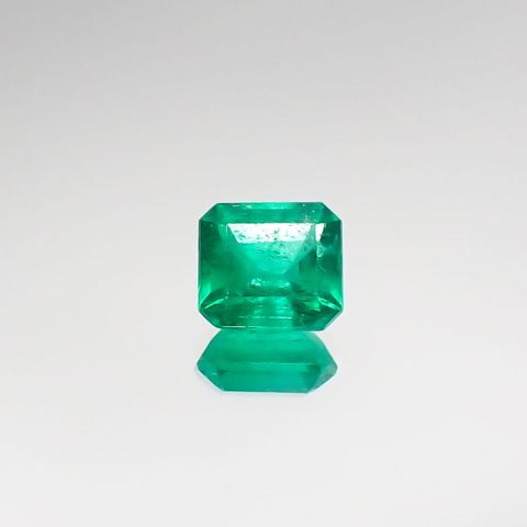 エメラルド(宝石名エメラルド) コロンビア産 0.561ct ソ付(彩珠)[210711710]5.2×4.6mm前後
