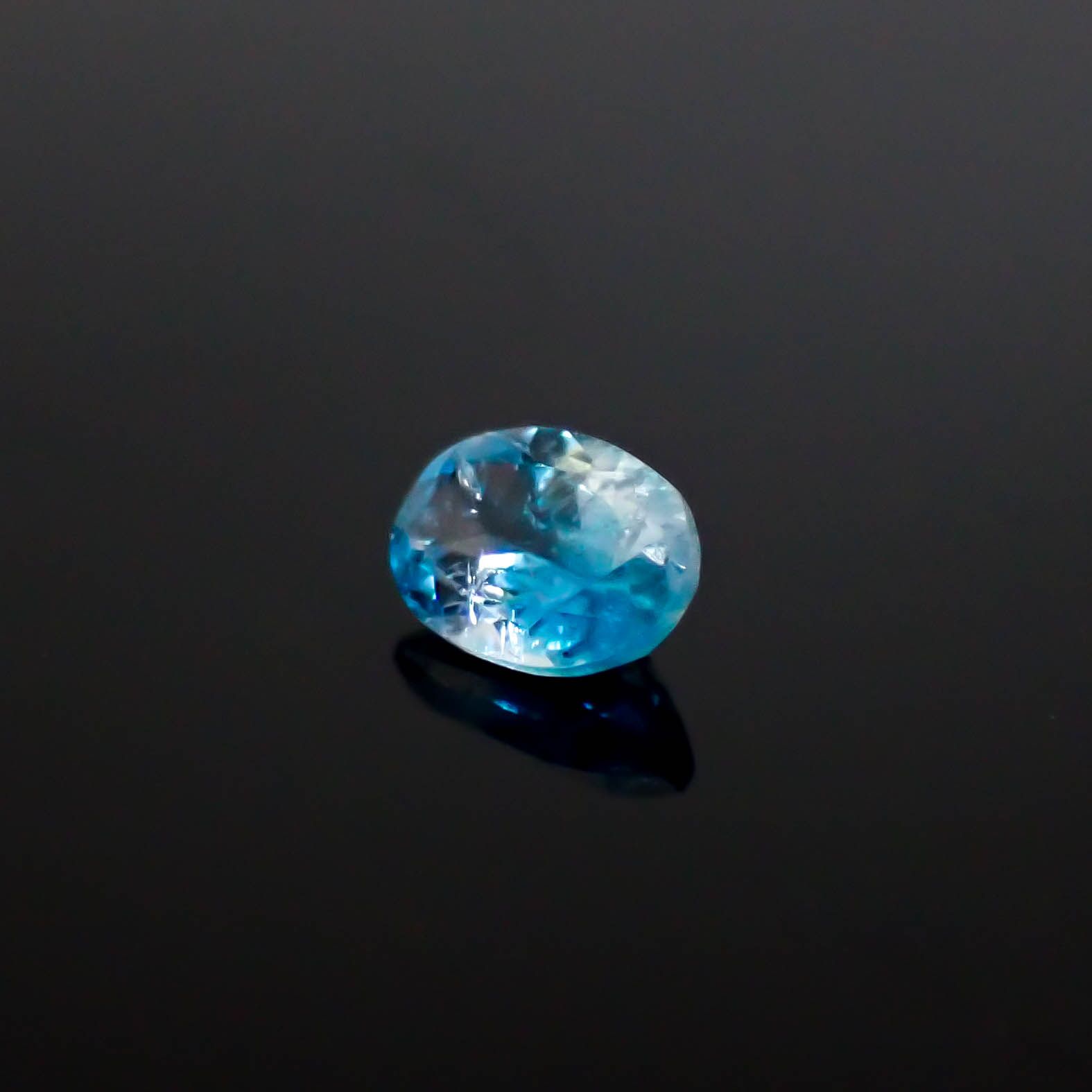 ユークレース(宝石名ユークレース)ジンバブエ産 0.32ct 識別済[250530417]5.1x3.6mm前後